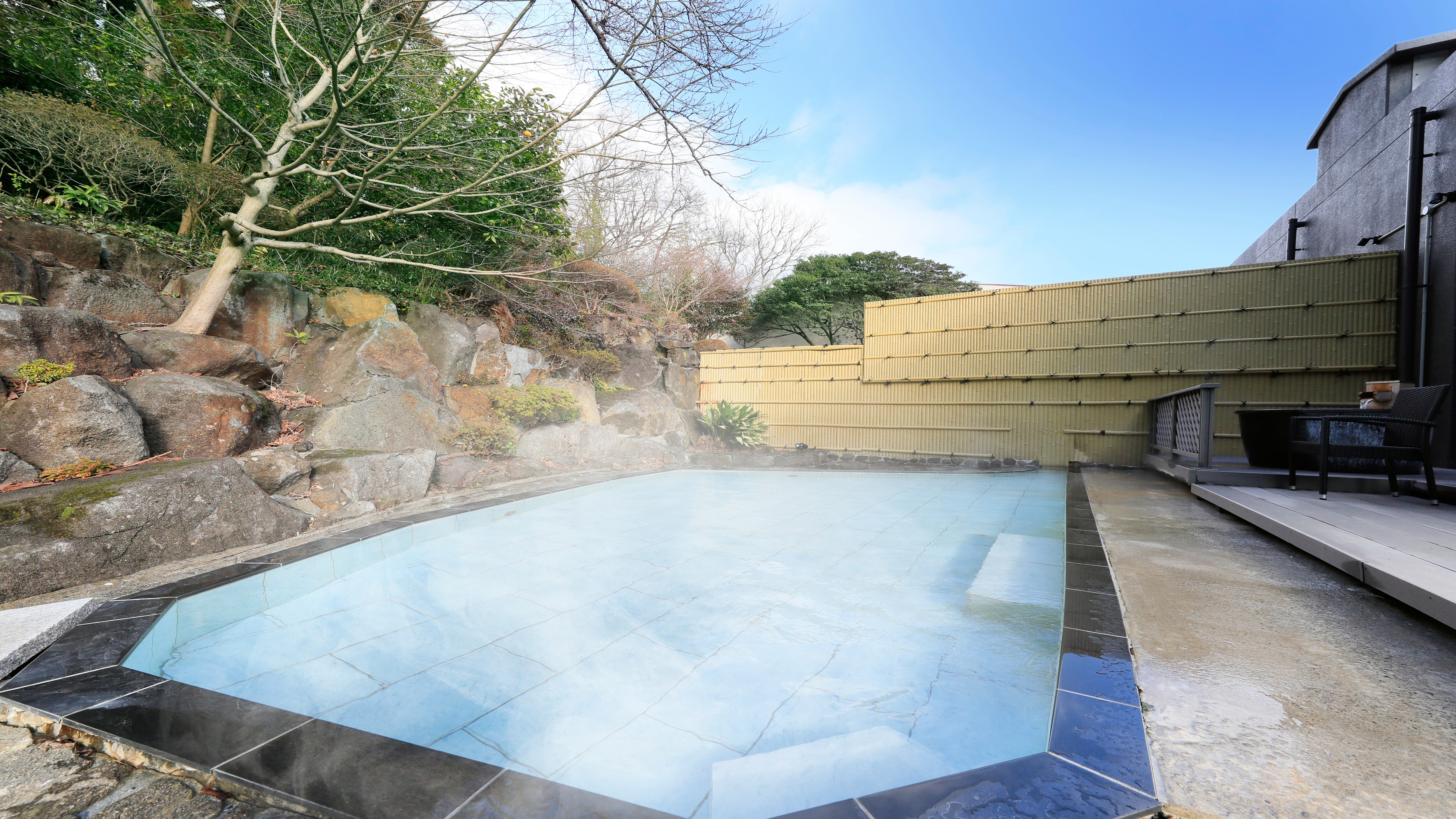 Open-air bath