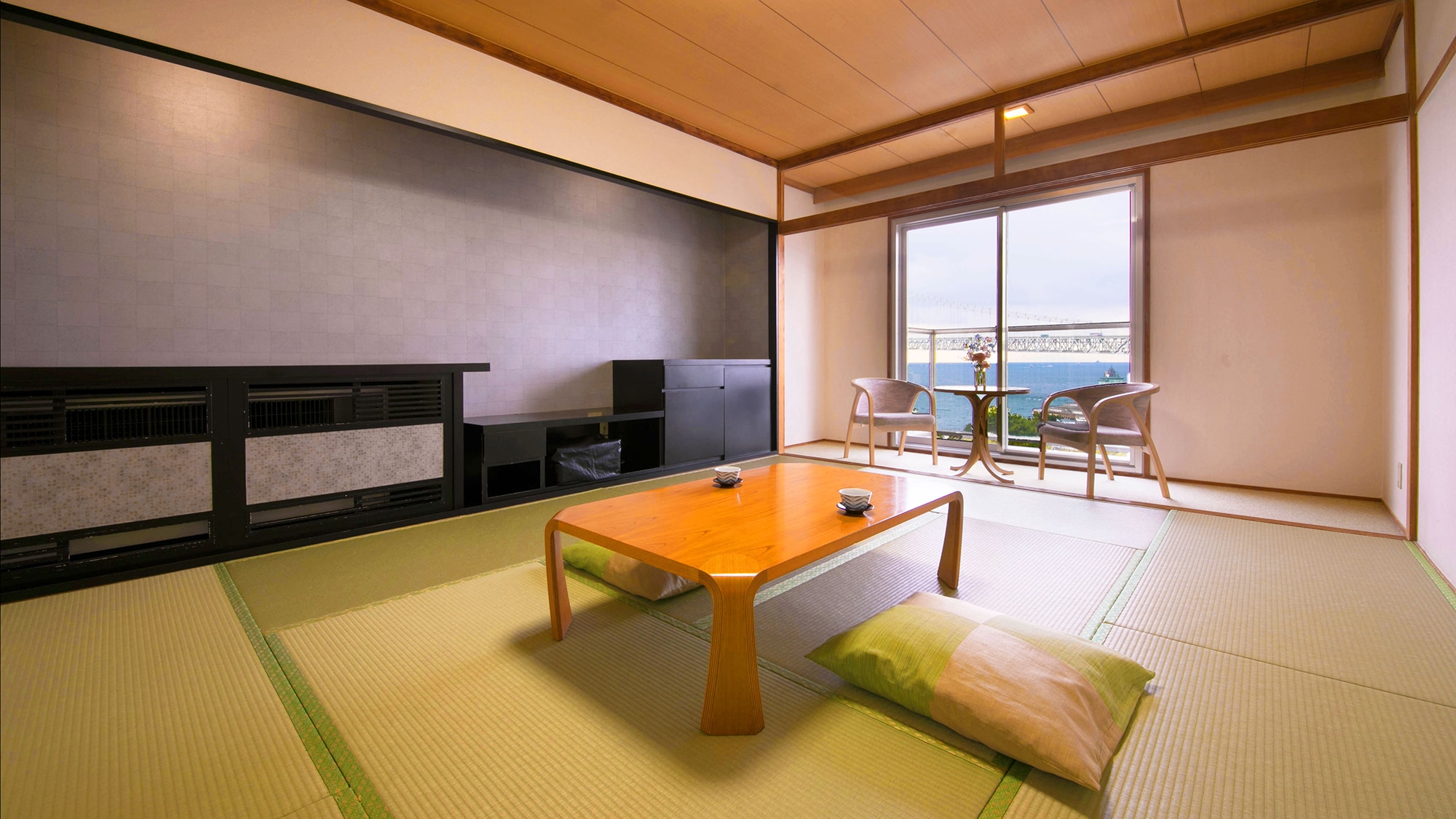 ■ Ryokufukan -Japanese-style room- ■ A relaxing space where you can relax and relax barefoot with the gentle scent of tatami mats.