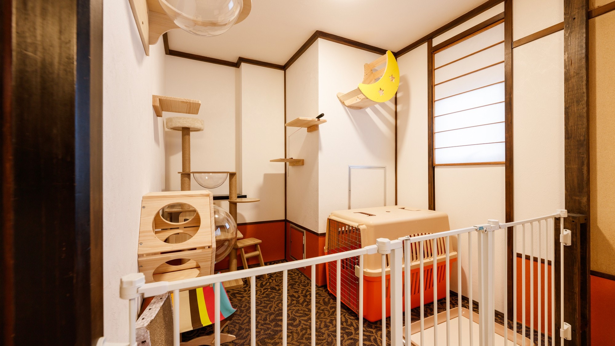 Cat & dog friendly room (Japanese-Western style room with bed)