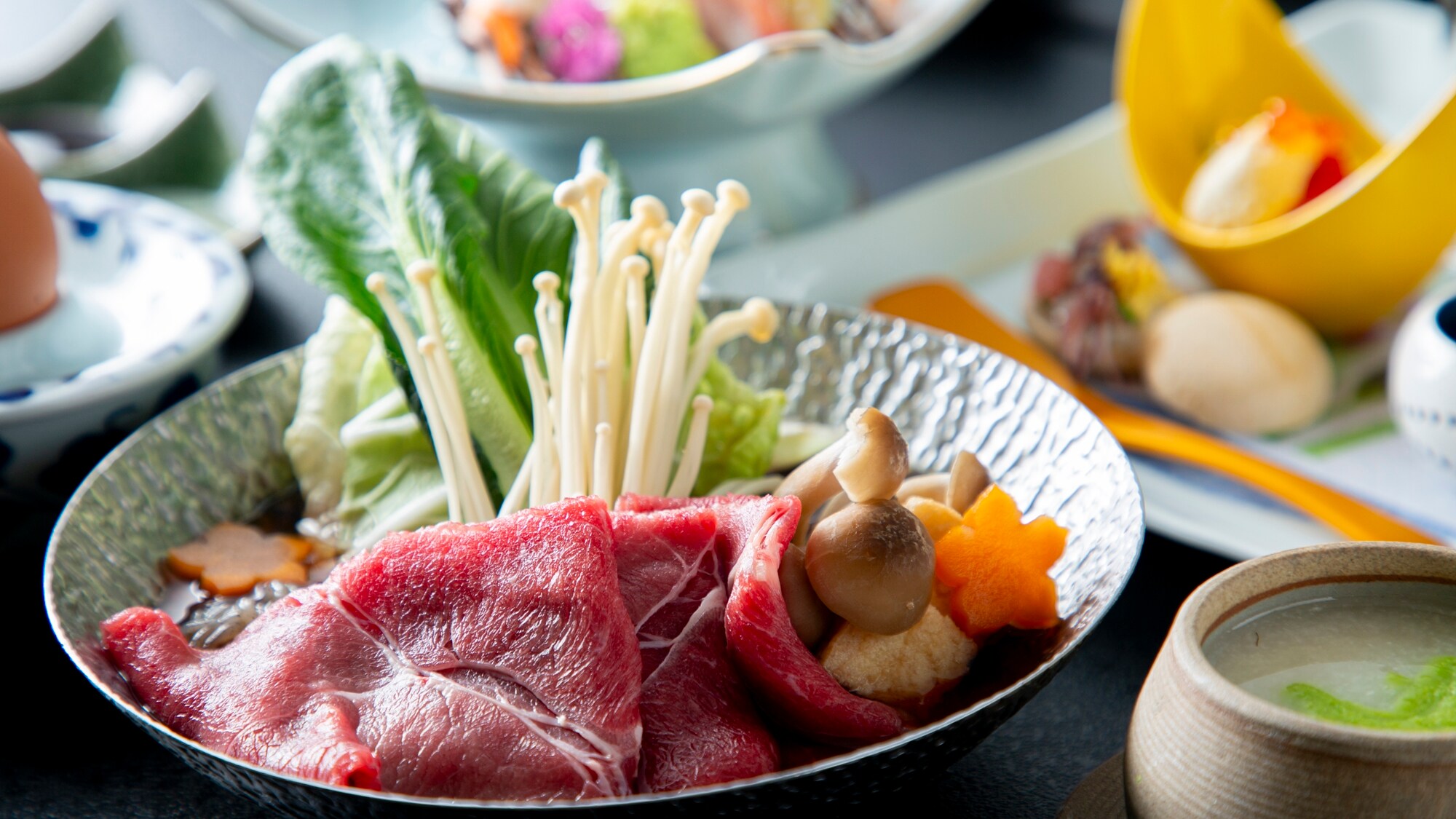 主厨精选怀石料理套餐，配一小锅国产牛肉