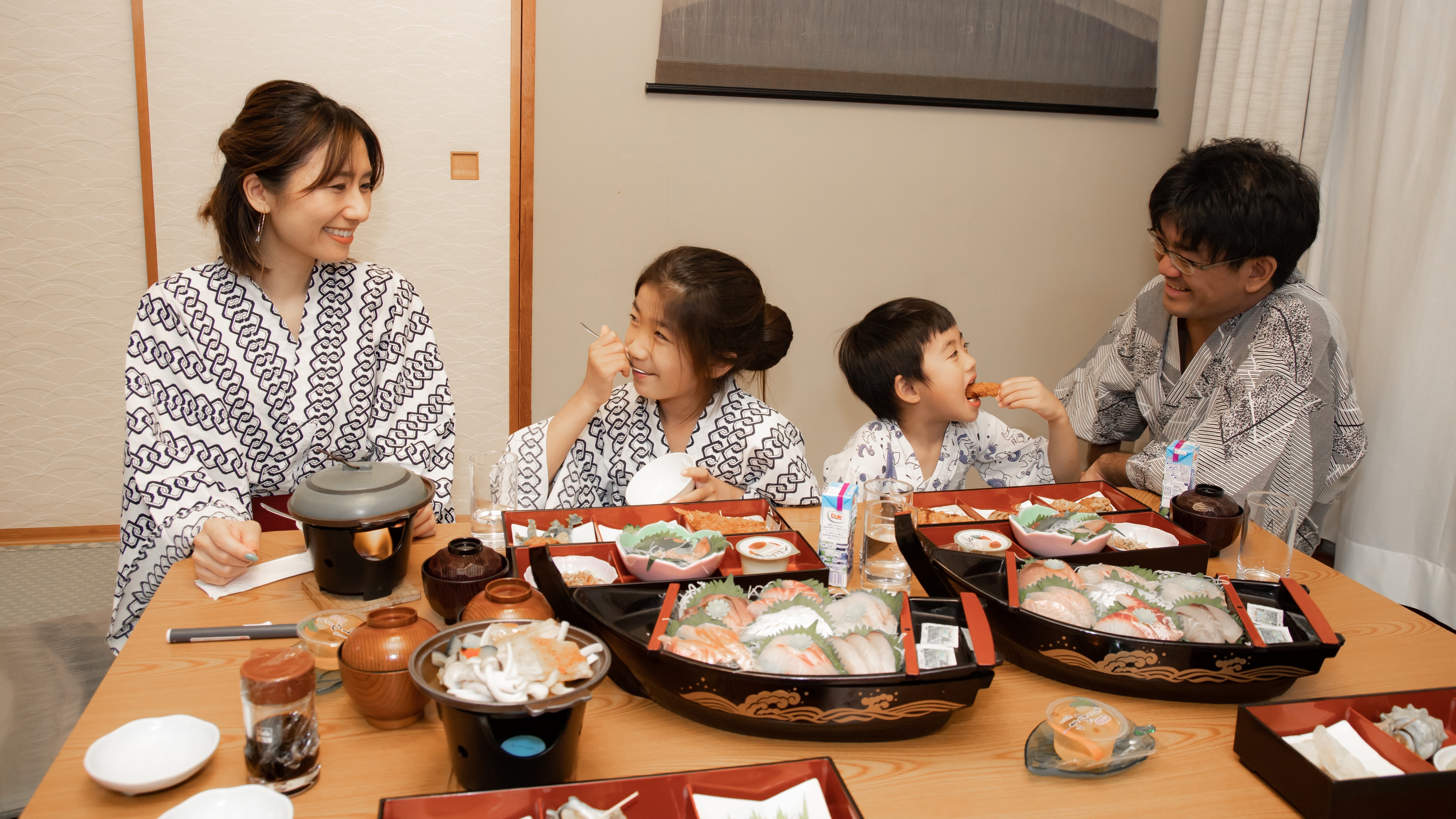 Very popular with families! One night stay with two meals in a boat-shaped platter plan