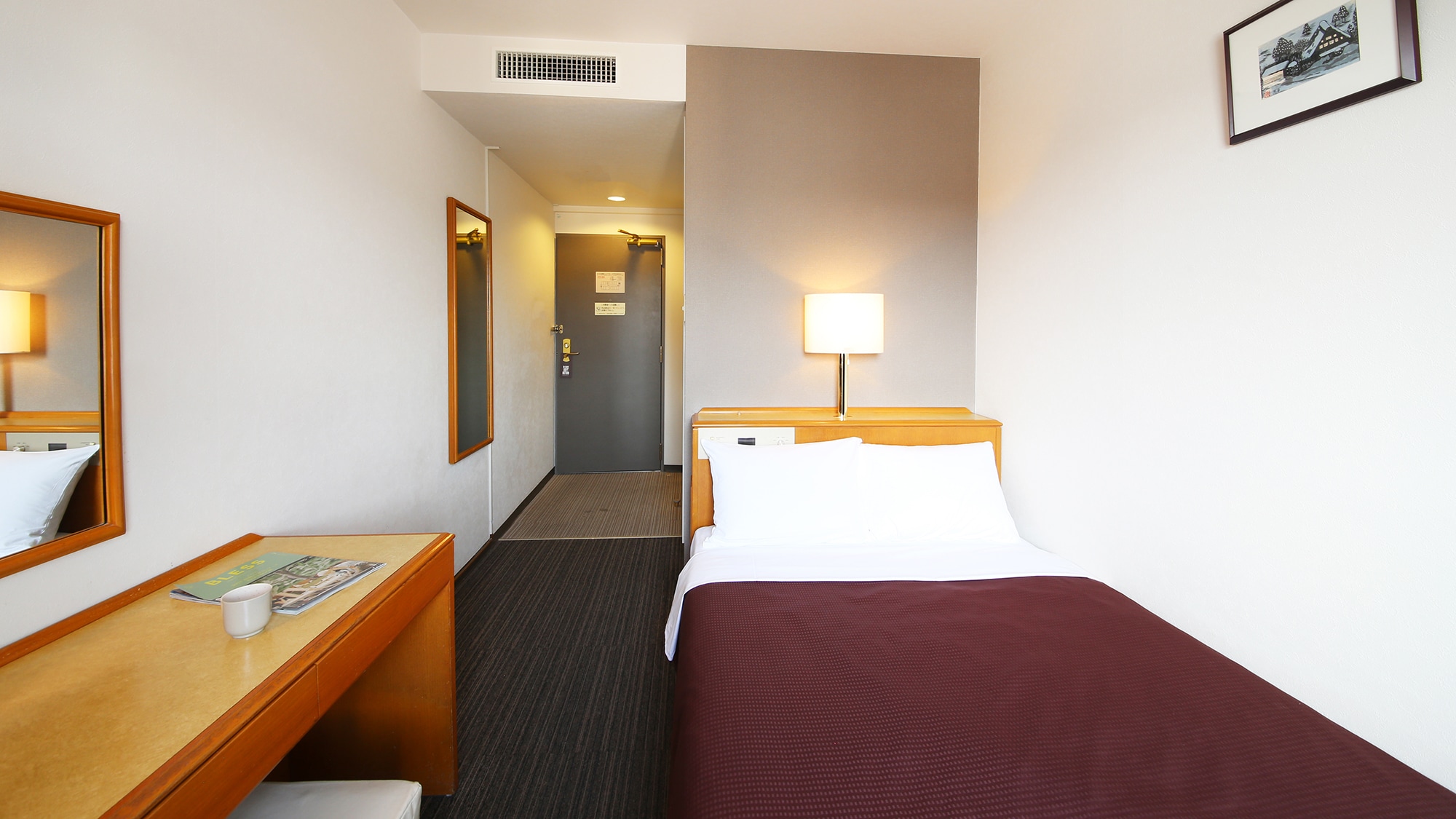 [Semi-double] Ideal for business use. Compact yet comfortable.