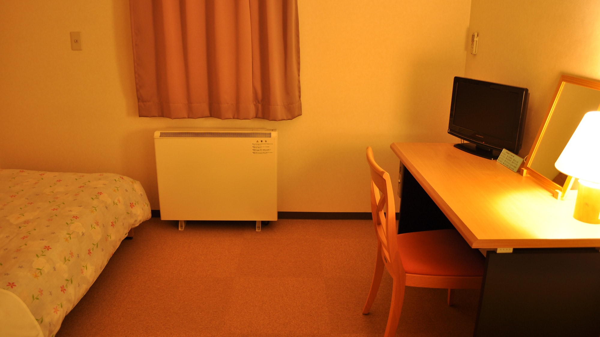 [Single room] Wired LAN is available, so PC work is easy.