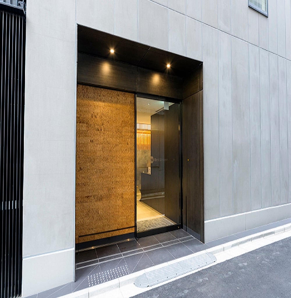 Front entrance (appearance)