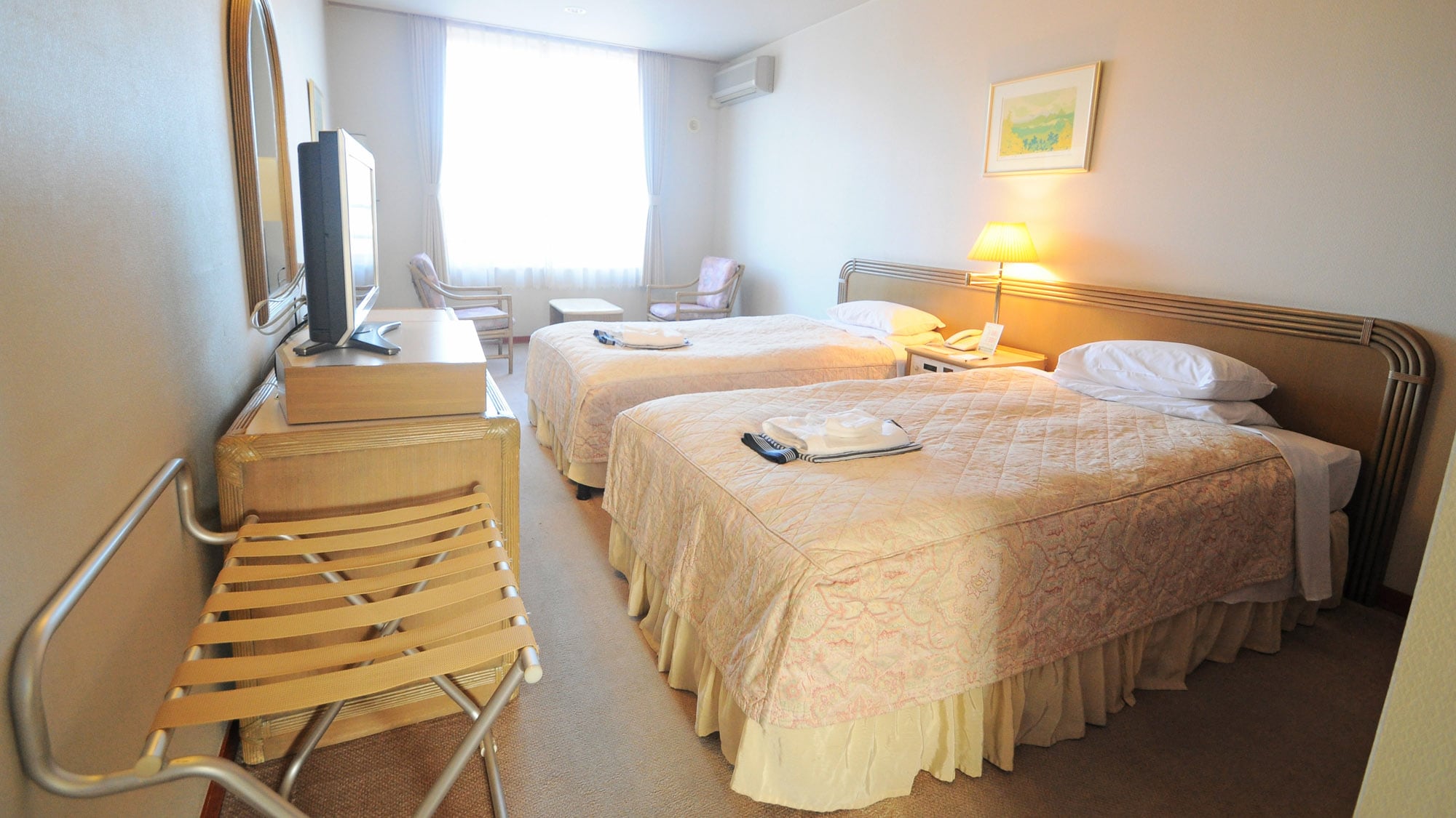[Guest rooms] Luggage storage available