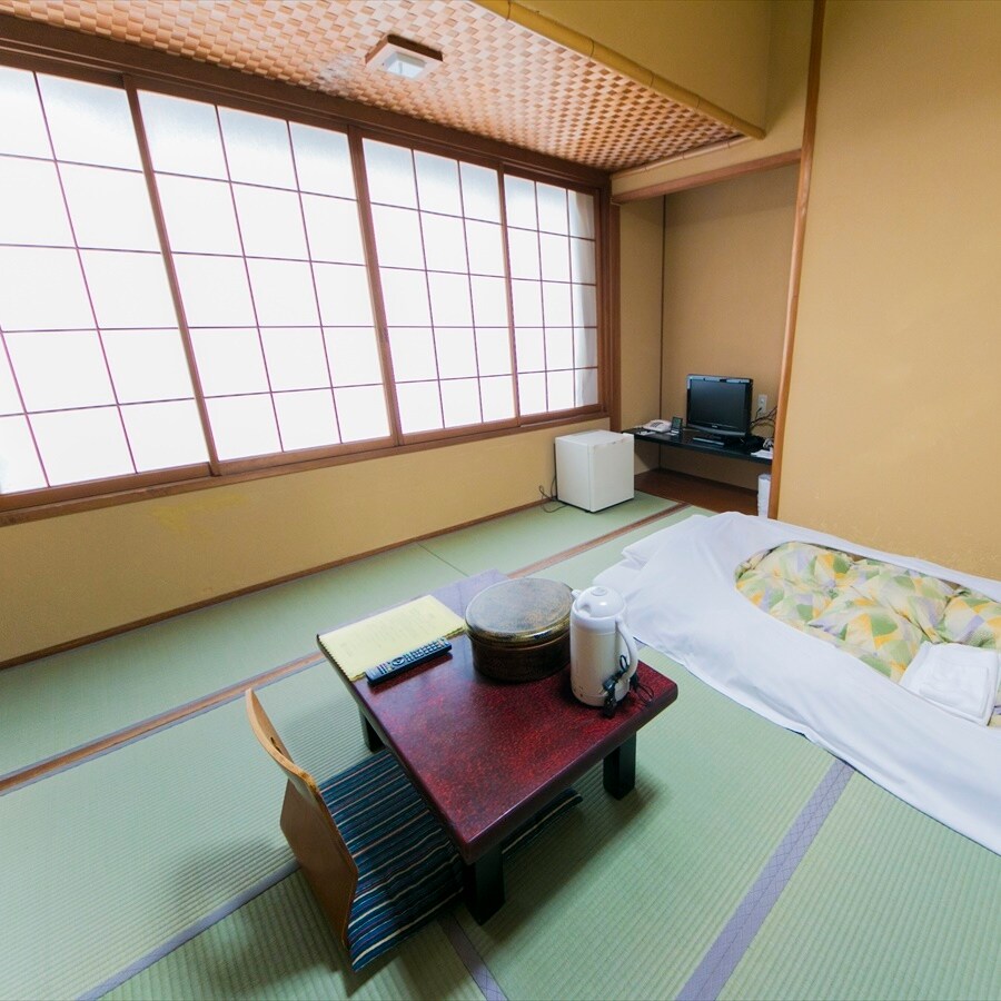 Japanese-style room (accommodates 3 people)