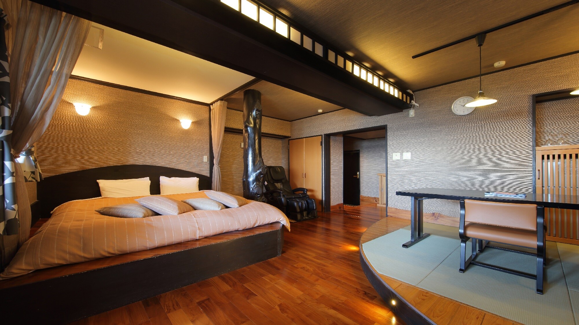 An example of a room: [Shin-Nagisa-Kan☆Zen] A Japanese-Western style room with an open-air bath that debuted in 2010.