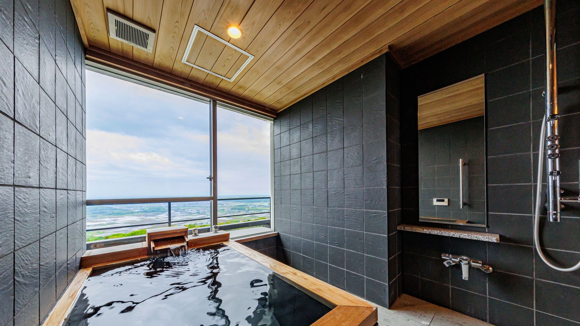 Suite with Panoramic View and Panoramic Bath (Non-smoking)
