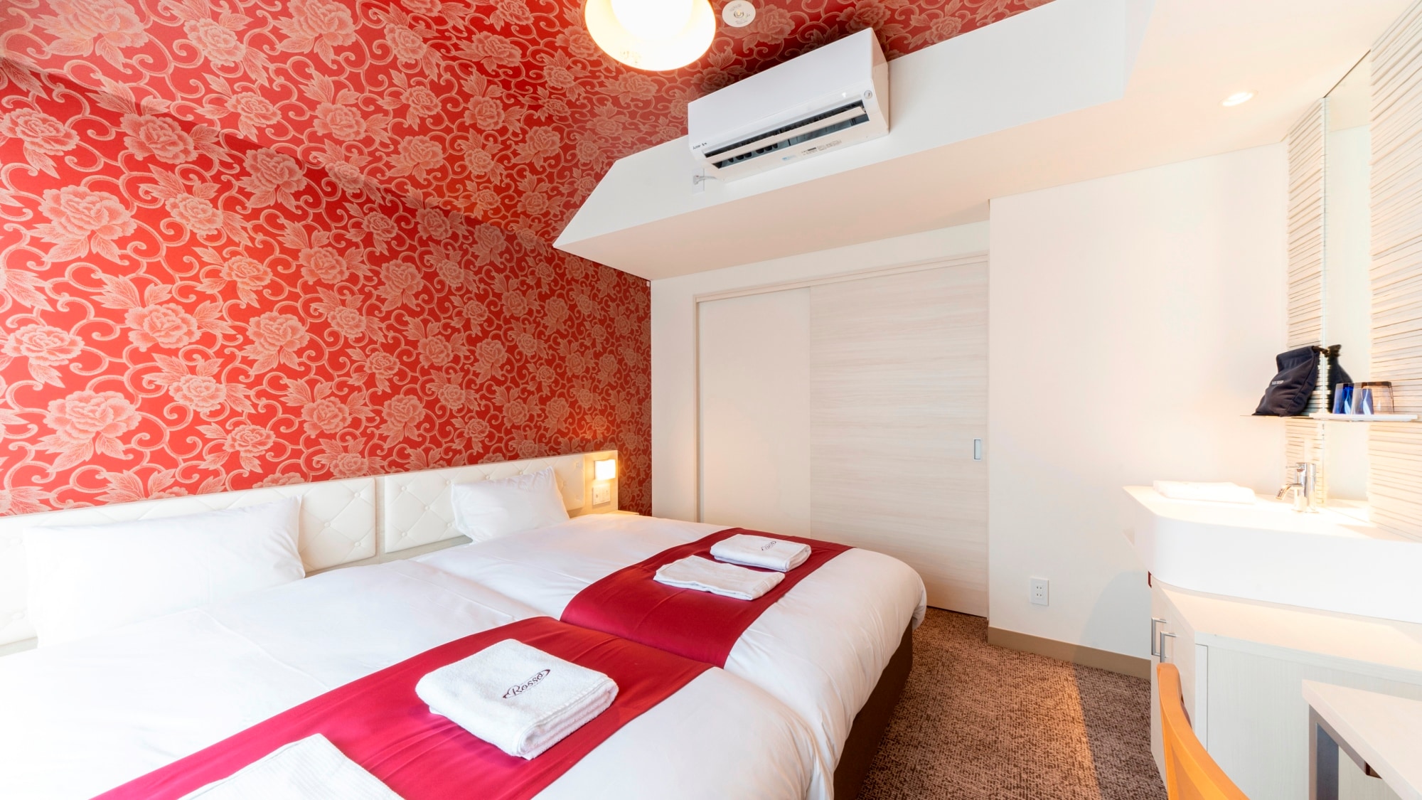 Kamar Twin Hollywood (contoh)