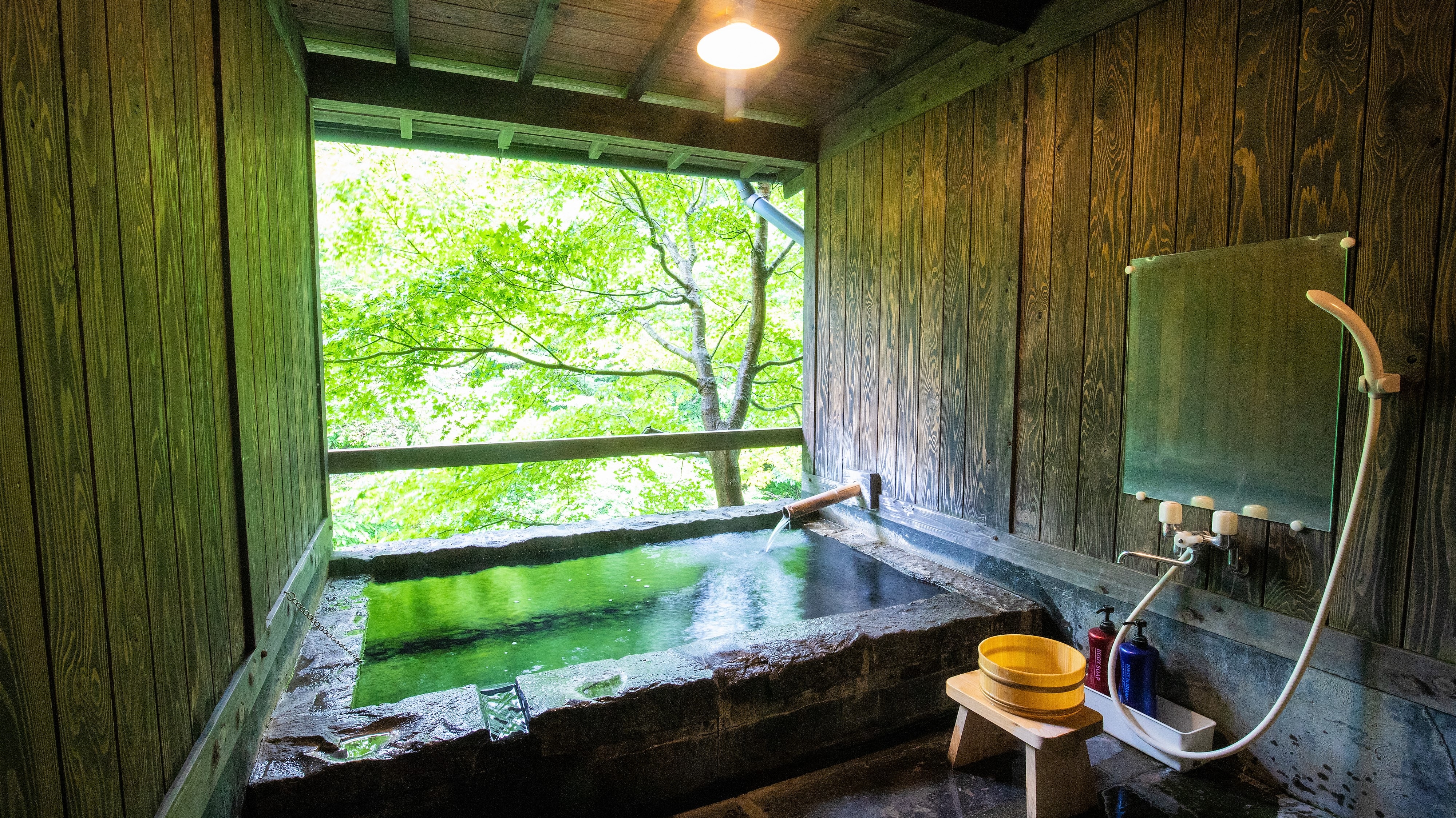 Guest rooms: Guest rooms with semi-open-air baths/The view from the open-air baths is spectacular