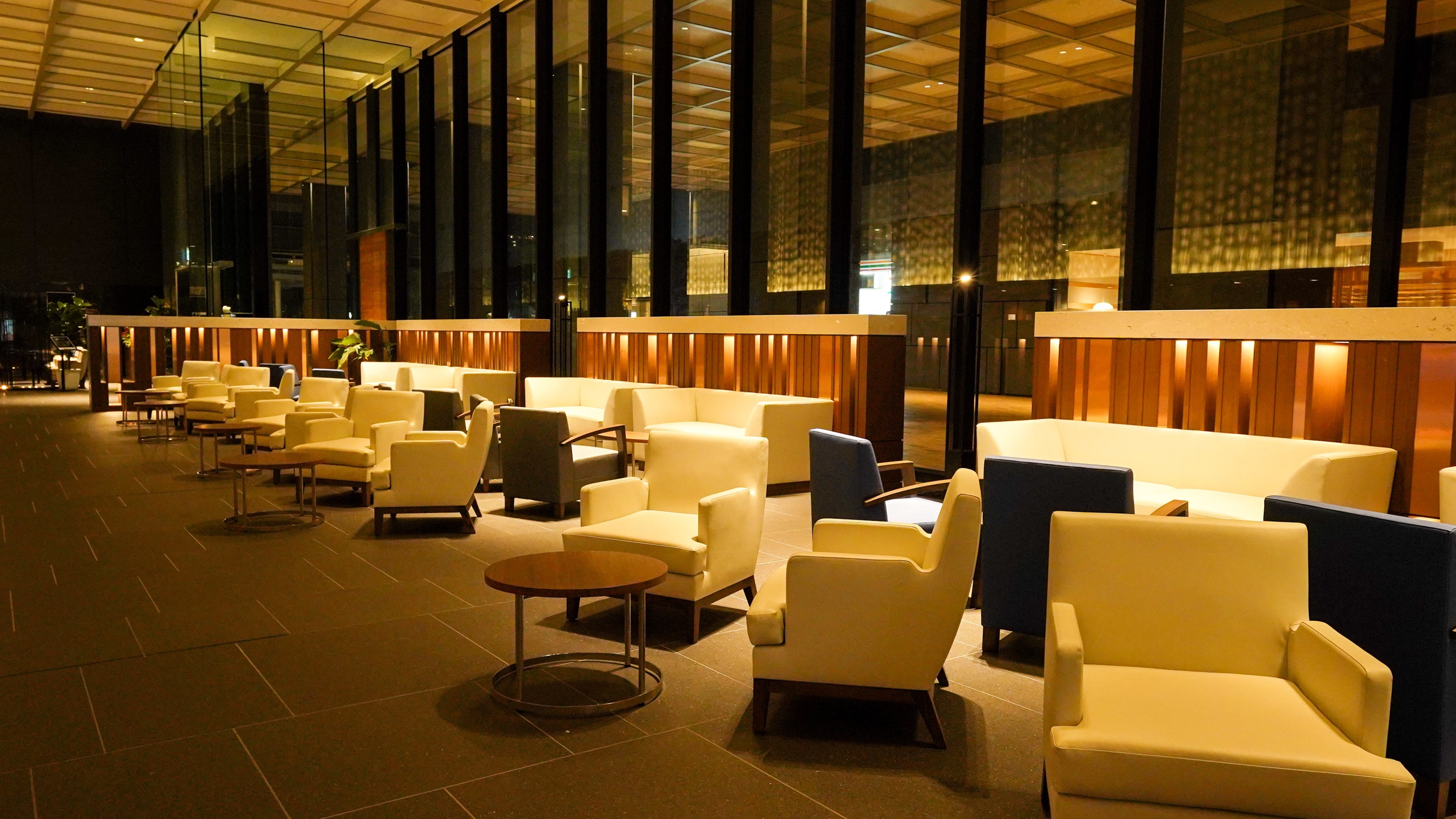 [2nd Floor/Lobby] Lobby lounge with extraordinary space