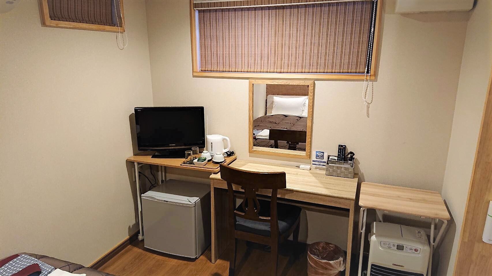 Kura INN family crest 1st floor "Asano" around the desk