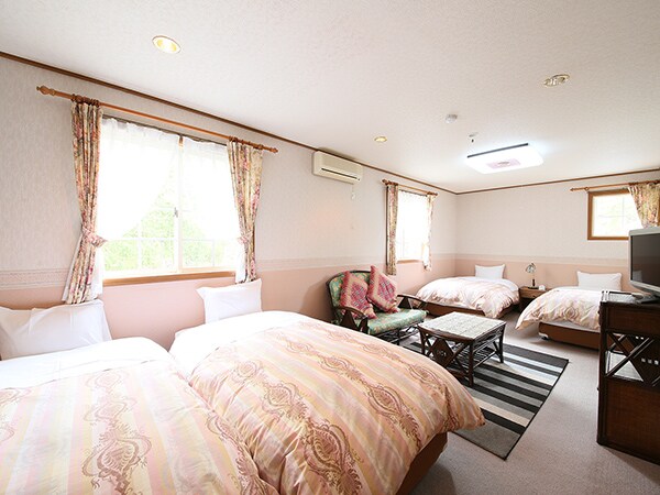 Spacious and relaxing for the whole family! You can also enjoy the red Fuji and the lights of the mountain huts!
