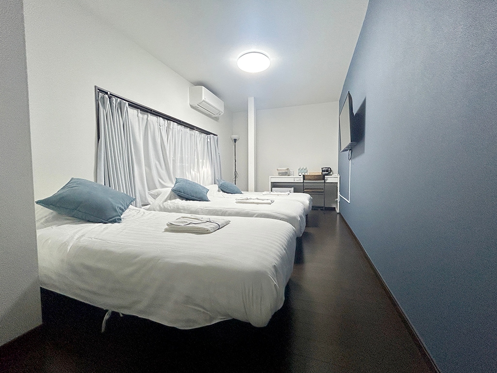 ・[209 Triple] Perfect for friends or family. A small refrigerator is provided in the room.