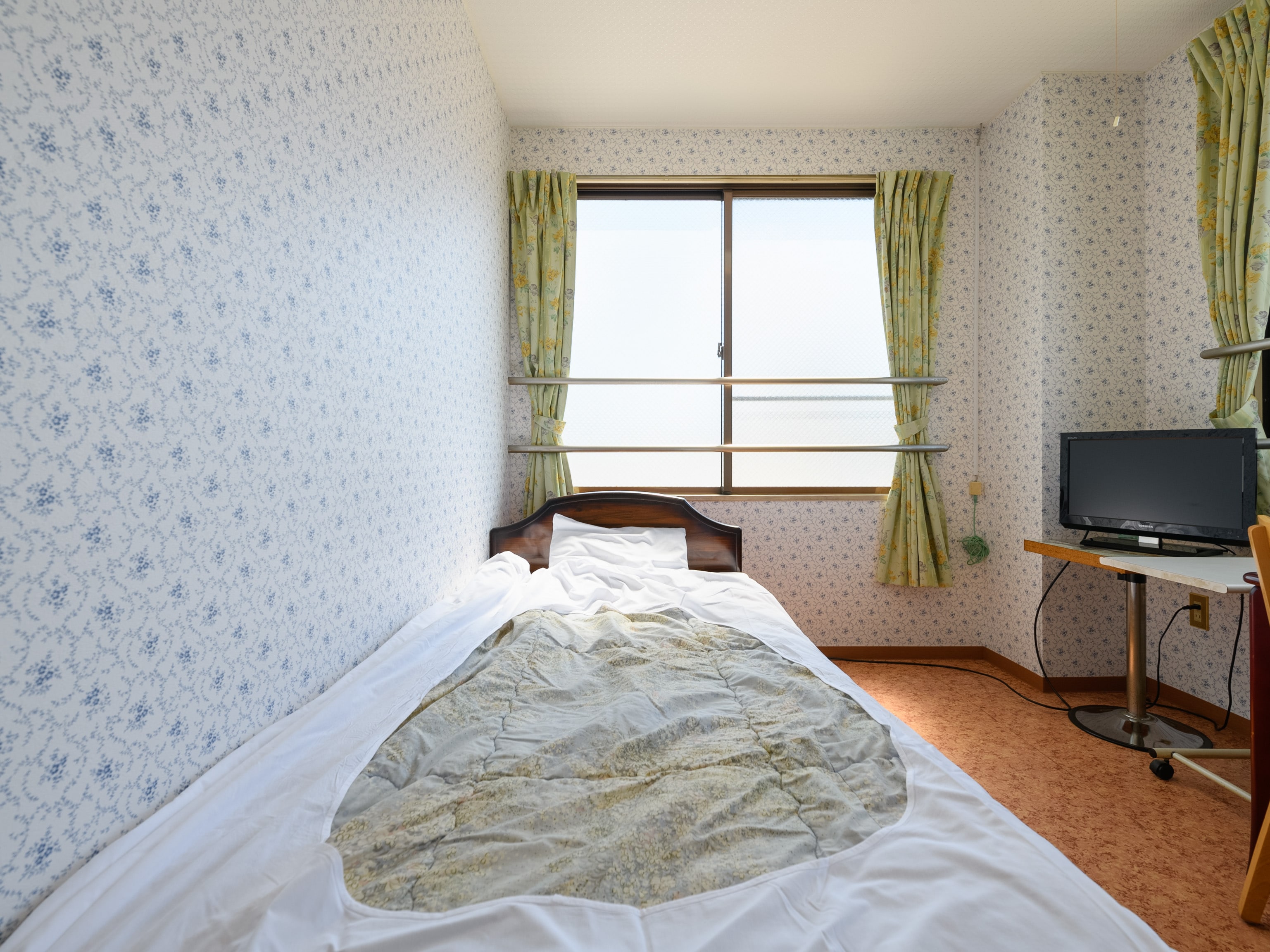 [Smoking] Single room (shared bathroom and toilet)