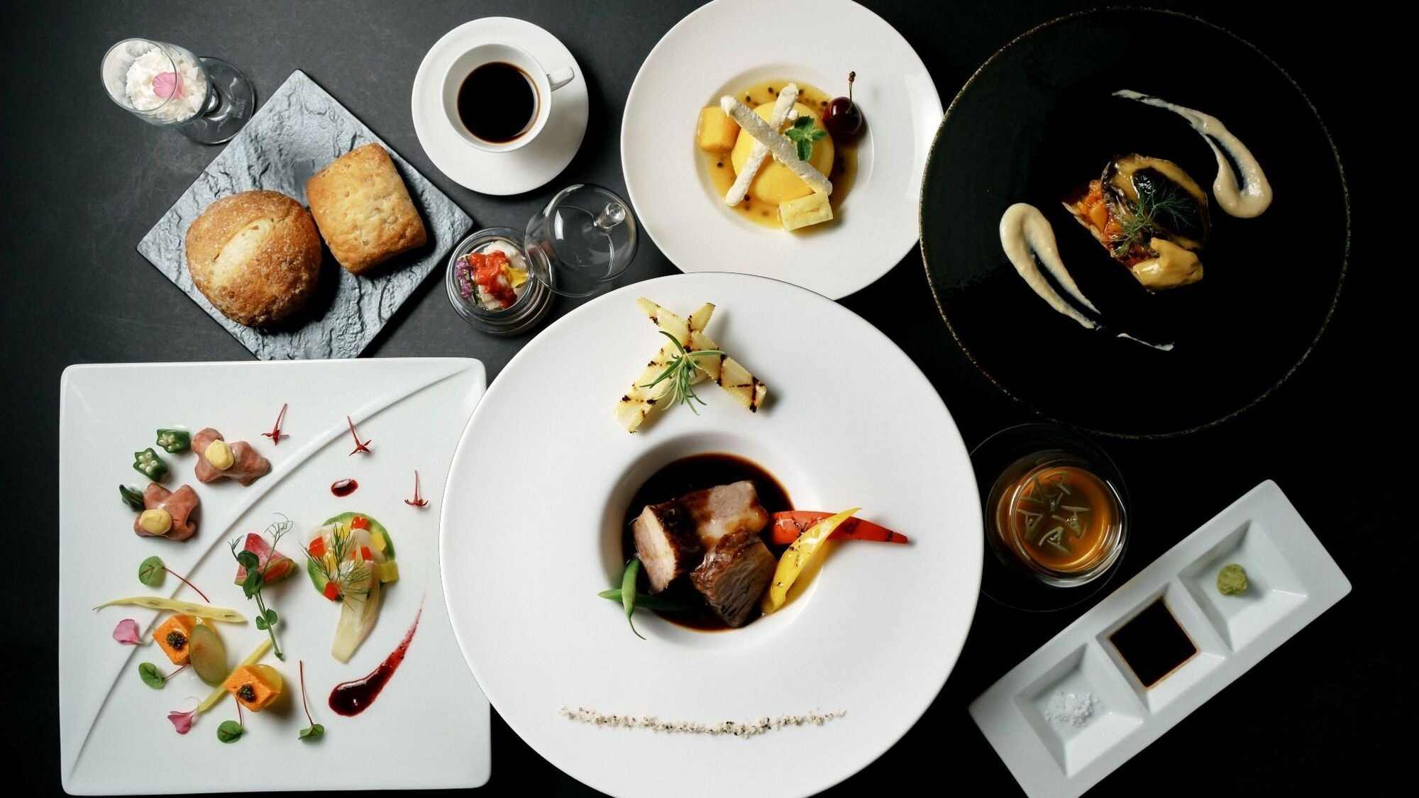 <Dinner image> Enjoy the bounty of the season in a French full course meal. Each dish is painstakingly prepared for a luxurious experience.