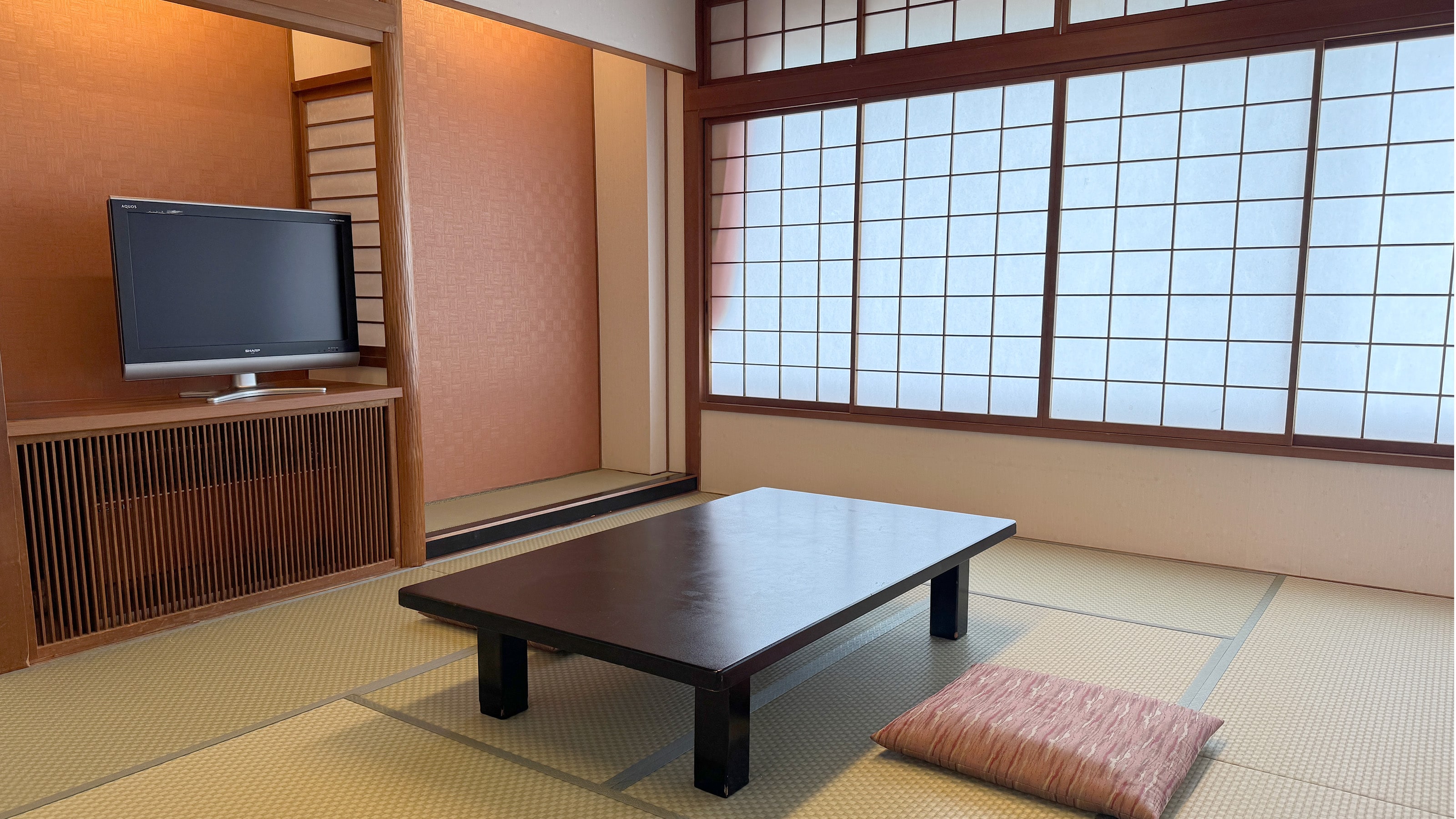 [South Wing] Example of a 10 tatami Japanese-style room