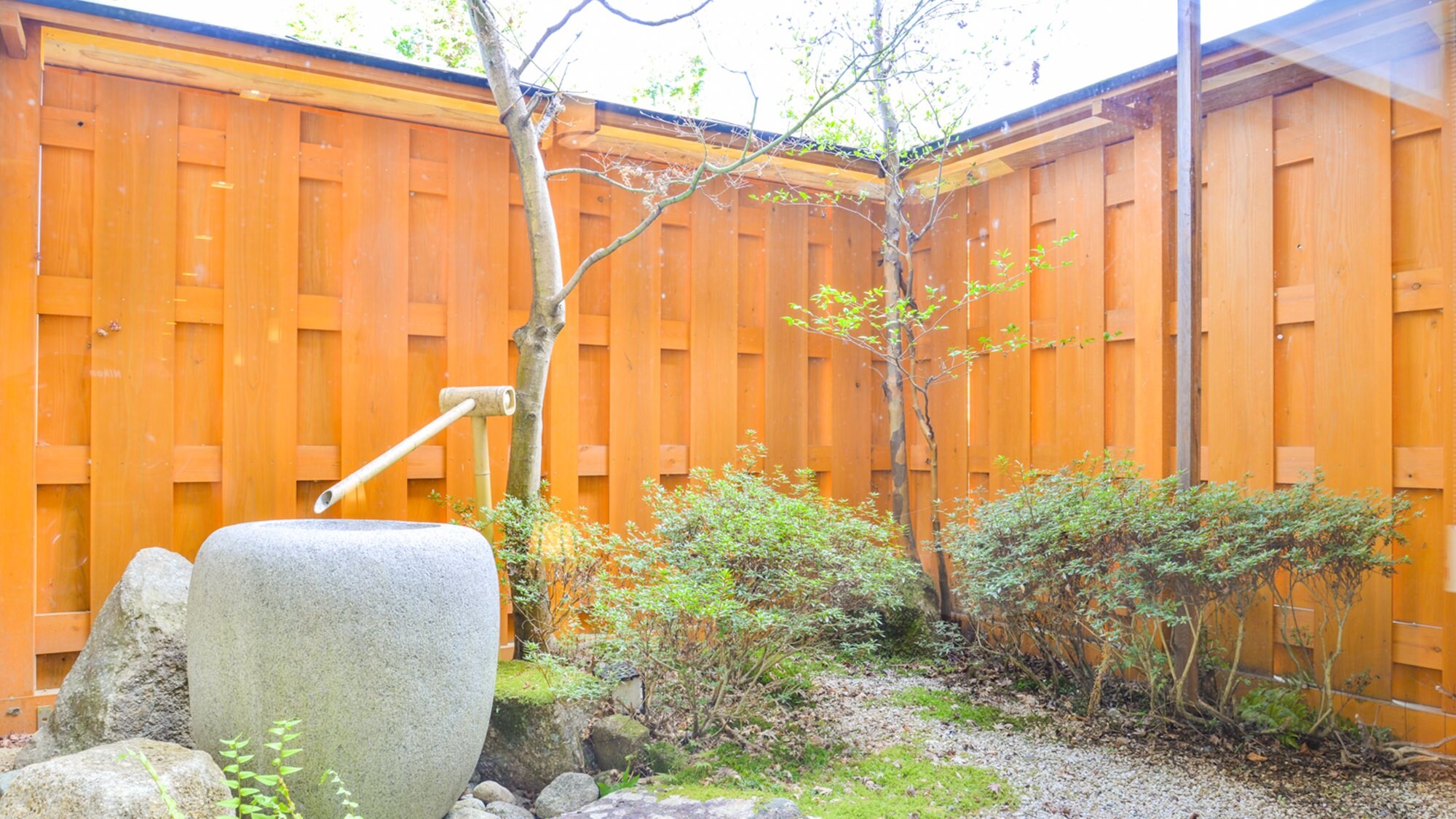 *[Garden on the first floor] You can also go down to the garden from the window.