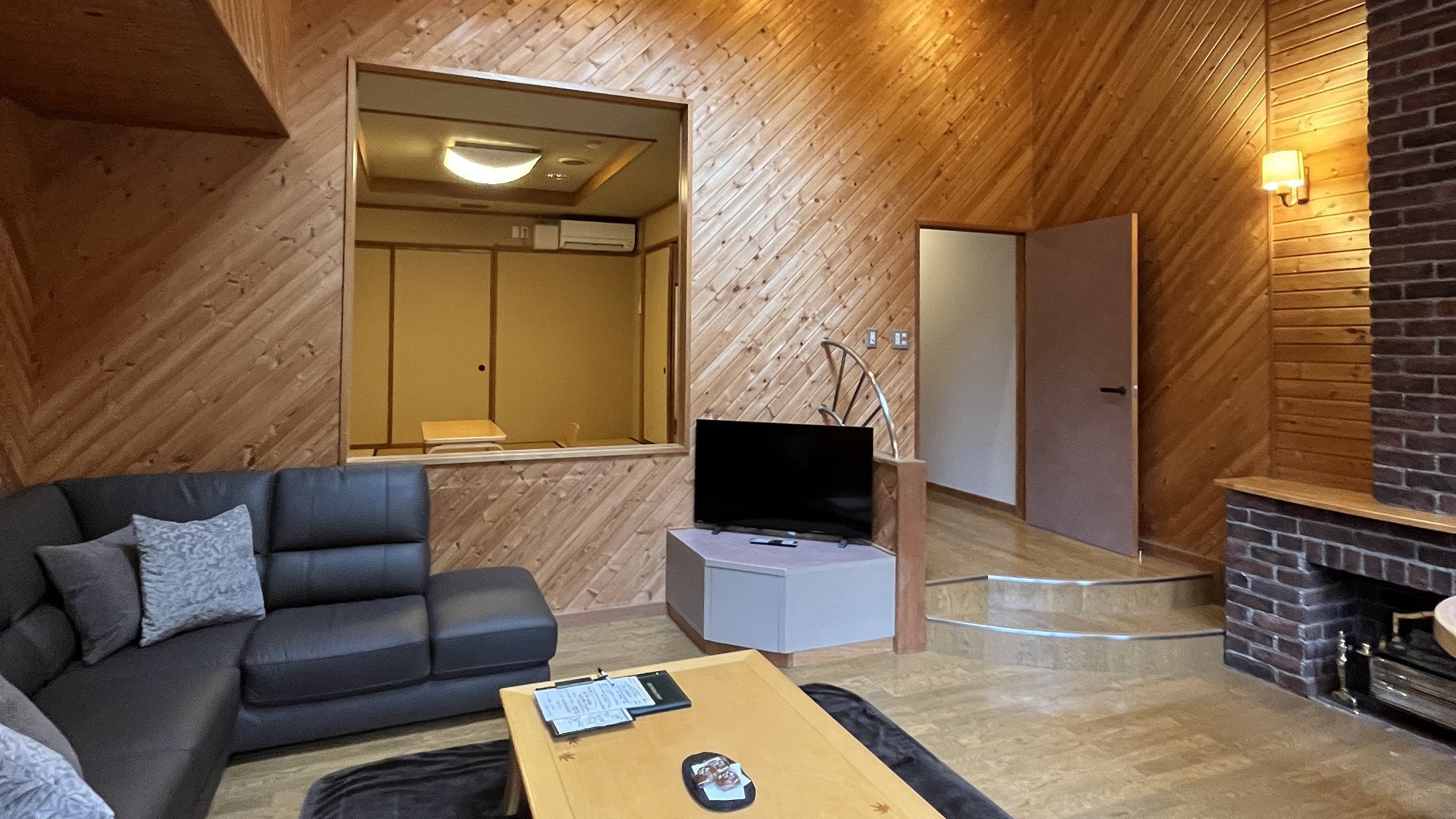 [Kousei] Comfort suite with a view of Mt. Tanigawa and a semi-open-air bath with natural hot spring water (living room + Japanese-style room + twin + semi-open-air bath)