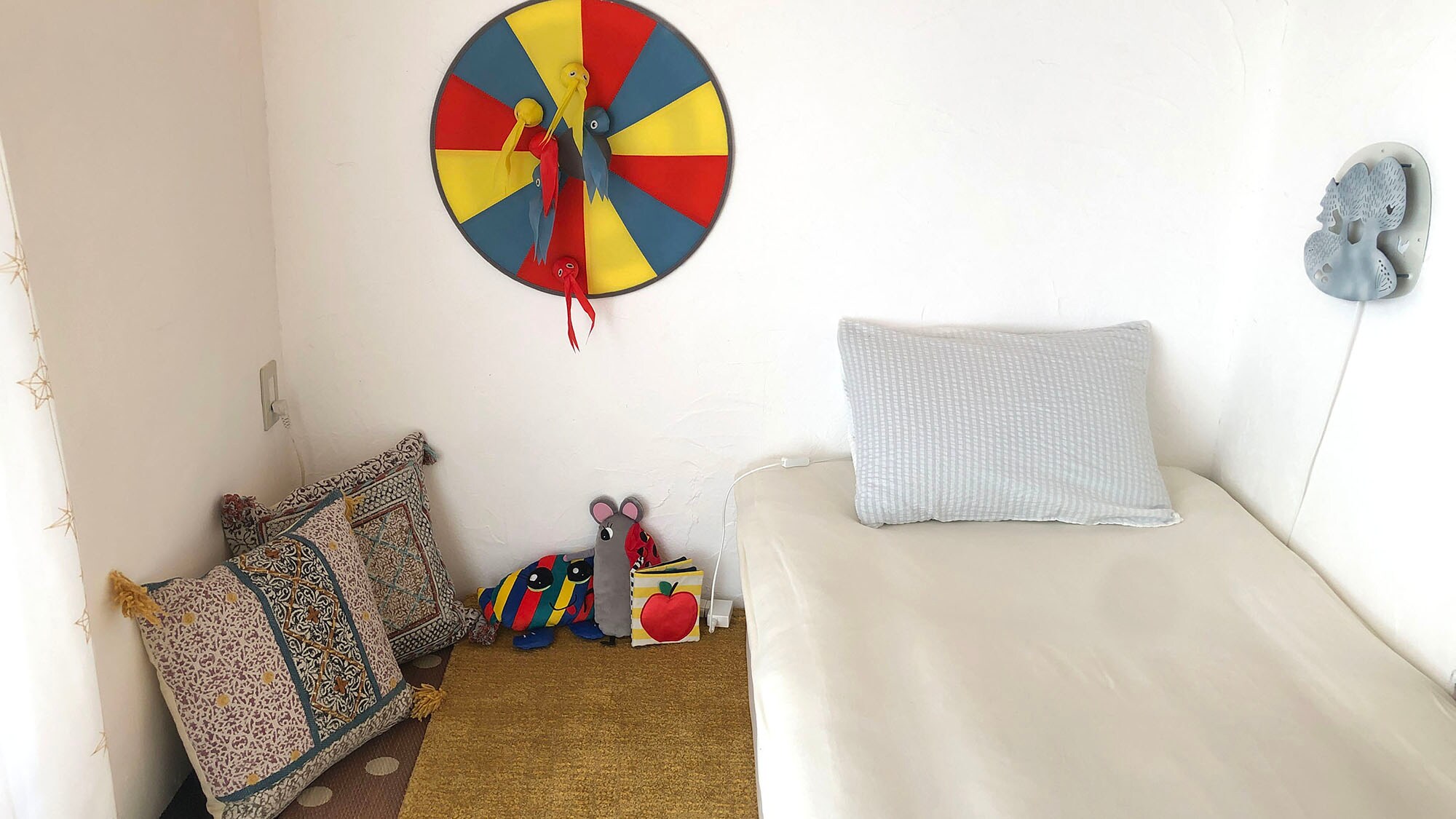 ・ Example of guest room with private bath * Single / Twin