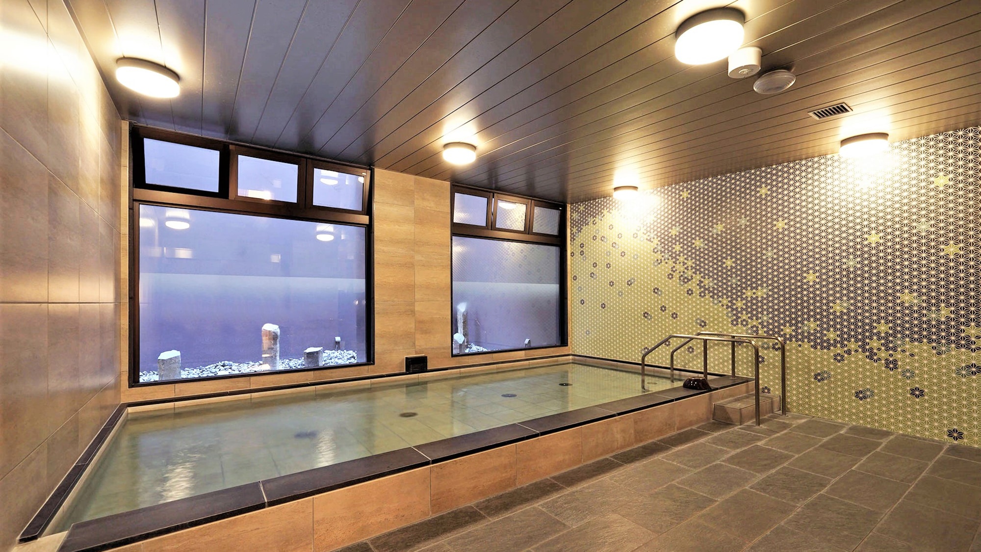 [Large public bath for men and women] Available until late at night, so you don't have to worry even if you check in late.
