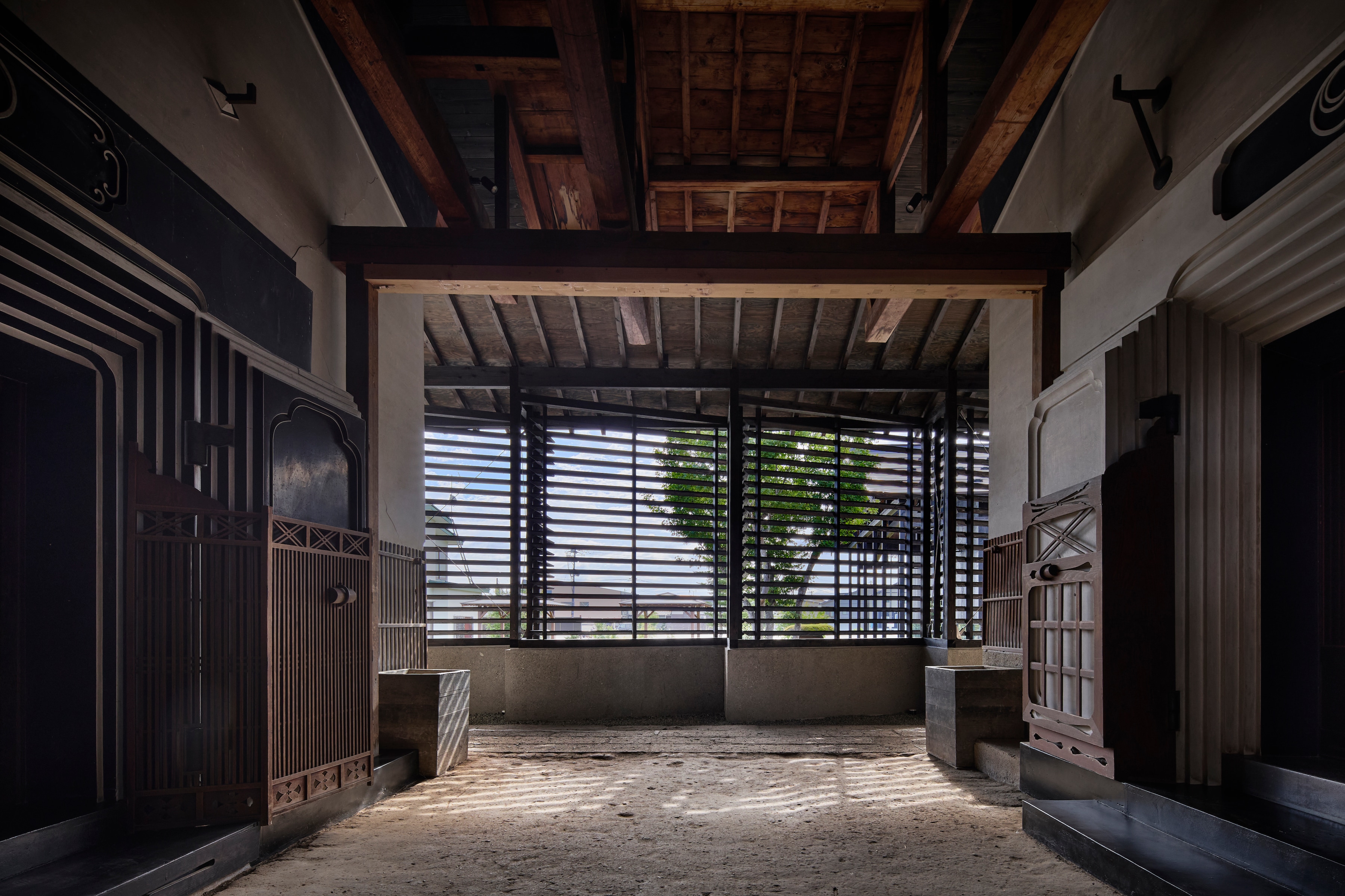 Facade｜The newly built accommodation building, "Sayado," was inspired by the "snow enclosure"