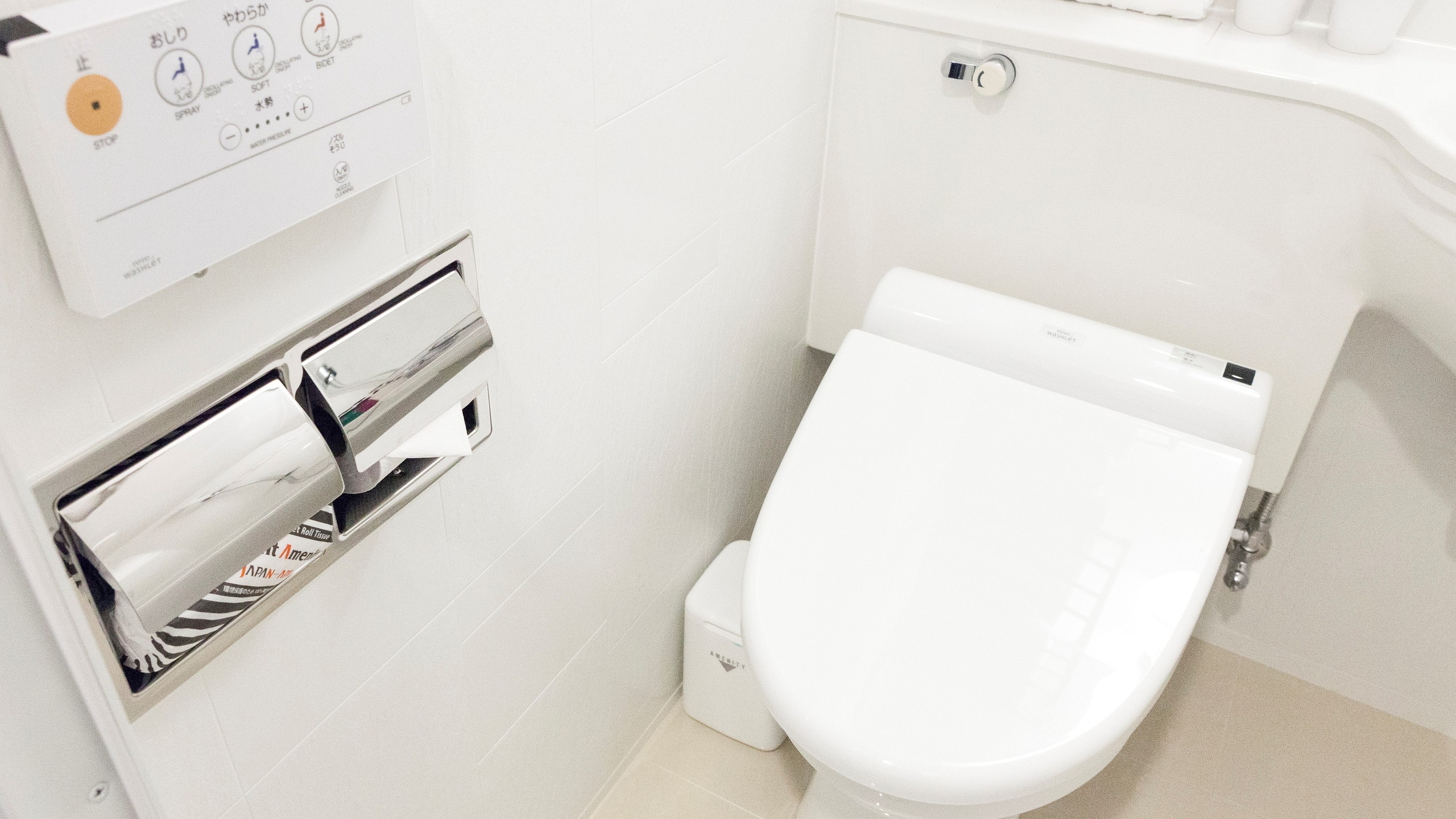 Toilet seat with warm water washing function