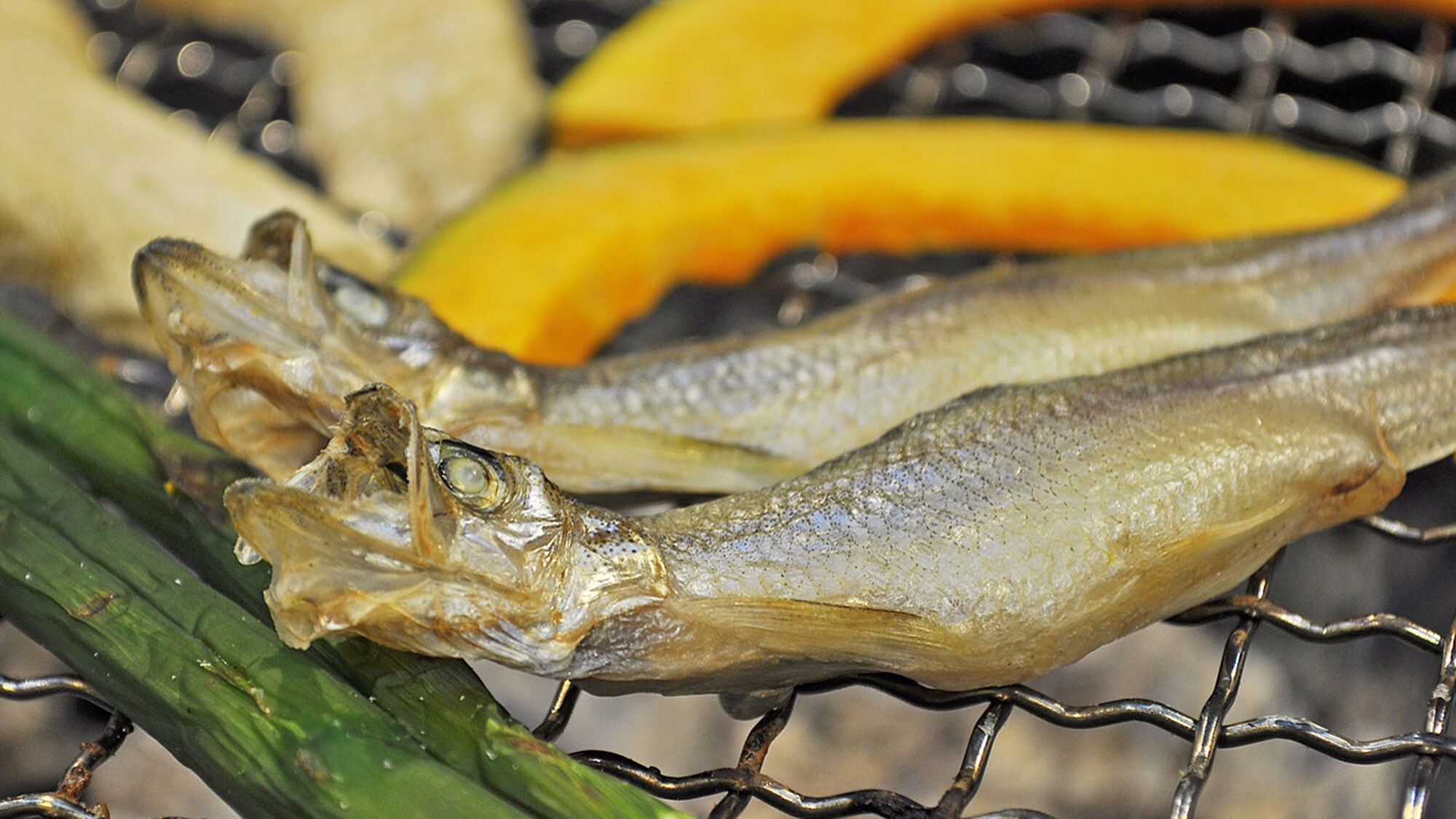 【晚餐範例】用炭火烤製的新鮮胡瓜魚非常美味。 （烹飪圖）