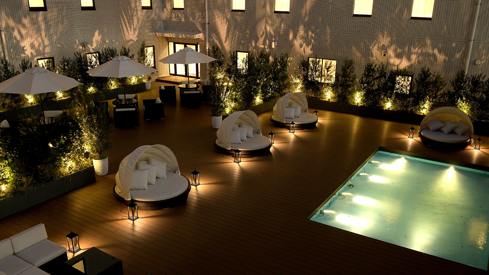 ◇Executive garden at night with glittering illuminations. *Limited area for hotel guests