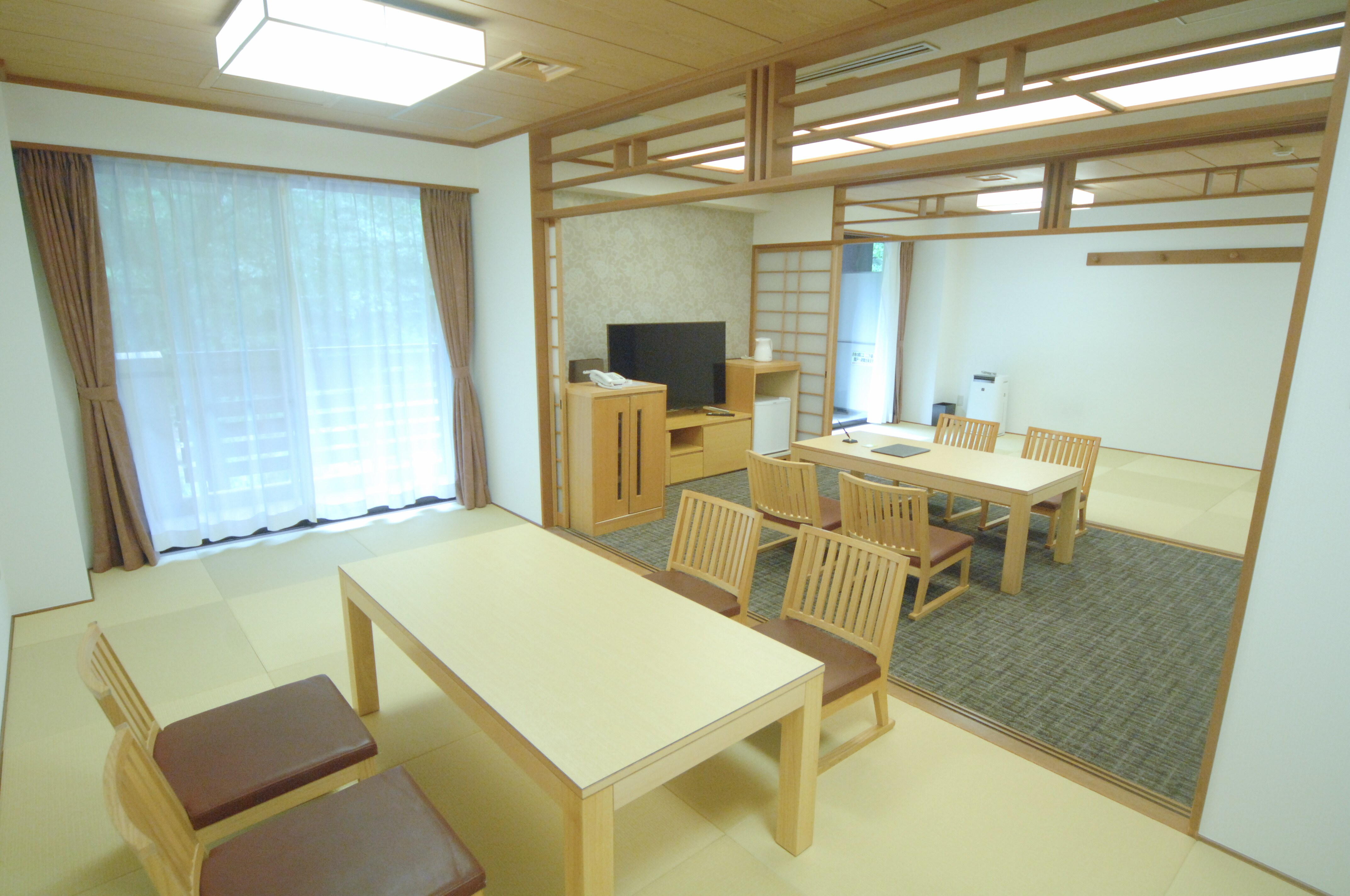 Large Japanese-style room