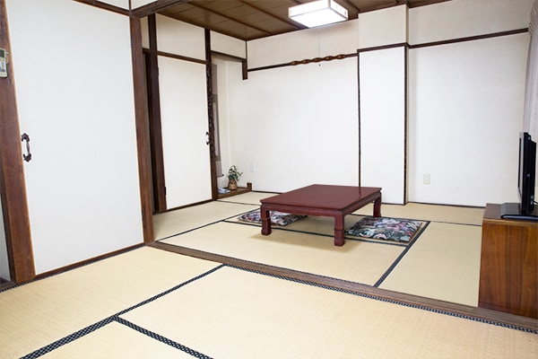 Japanese-style room 10.5 tatami mats ②