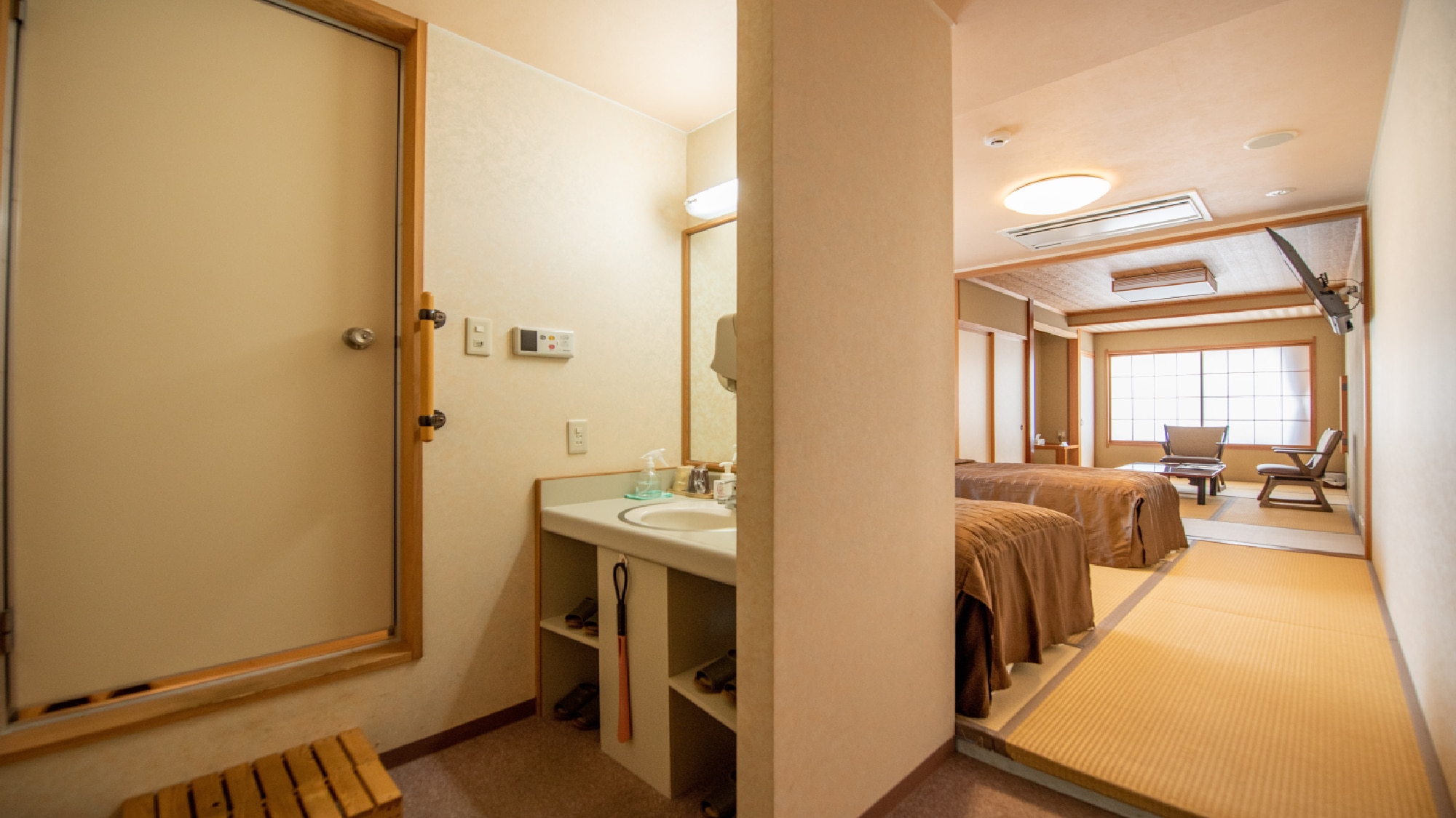 ・Barrier-free room "Kizuna-no-ma" Japanese-style room 7.5 tatami mats + bedroom 6 tatami mats