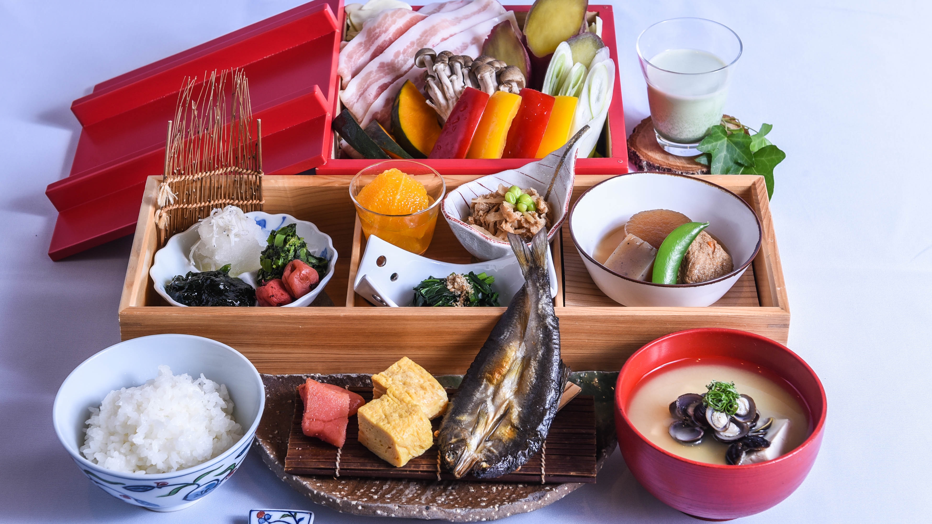 여행의 아침에, 색채와 부드러움을.