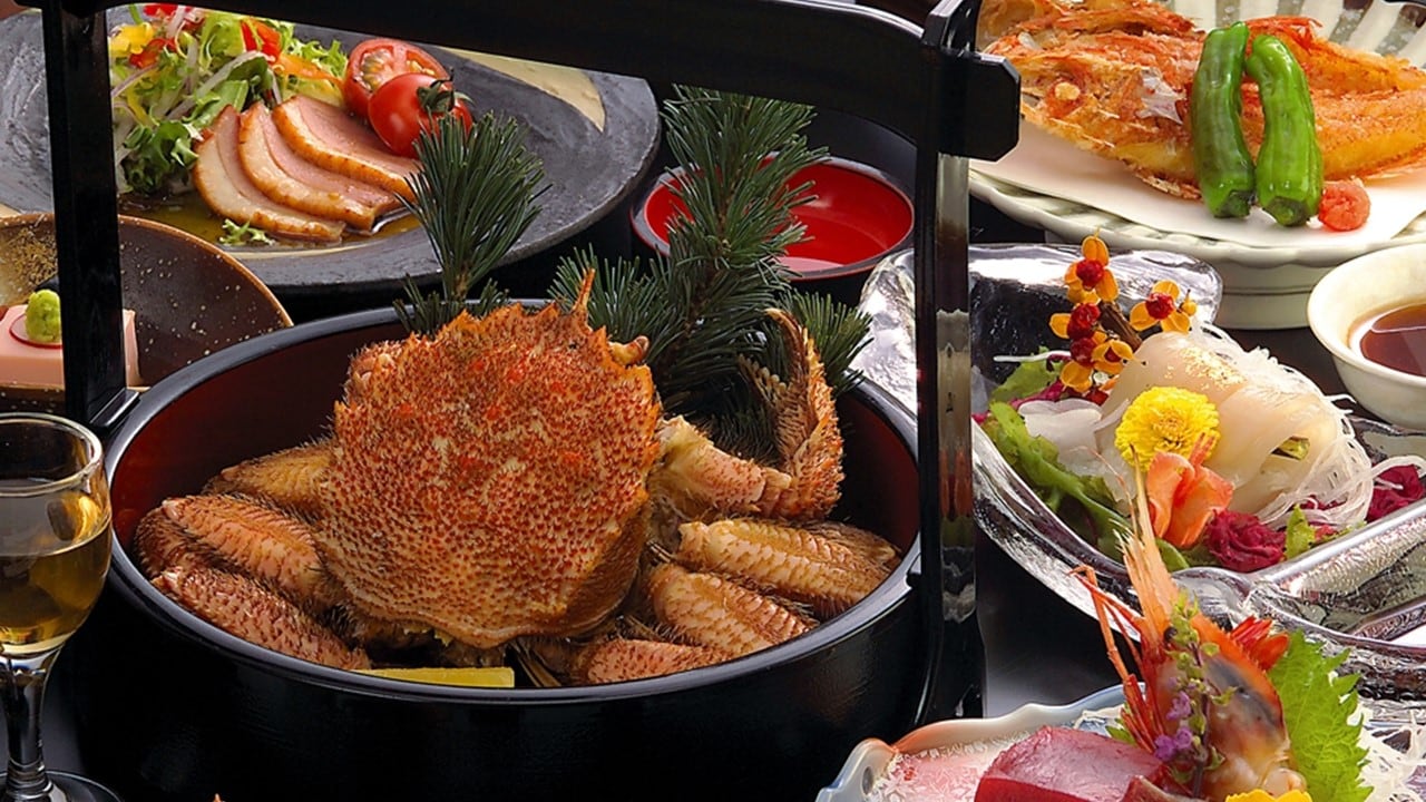 Kaiseki meal with a whole hairy crab