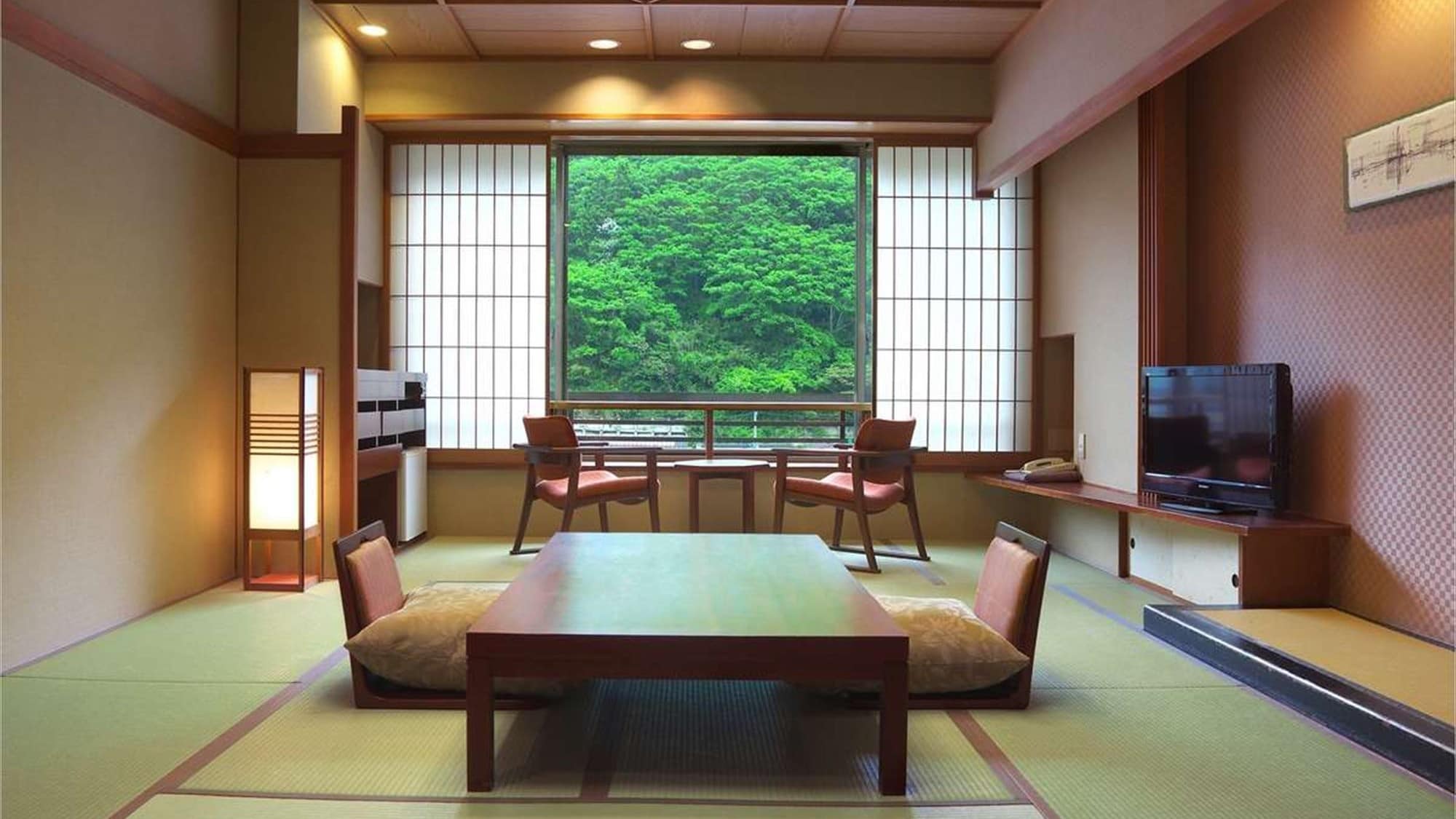 [Kamar bergaya Jepang di tepi sungai 10 tikar tatami] Pemandangan dari jendela sangat indah