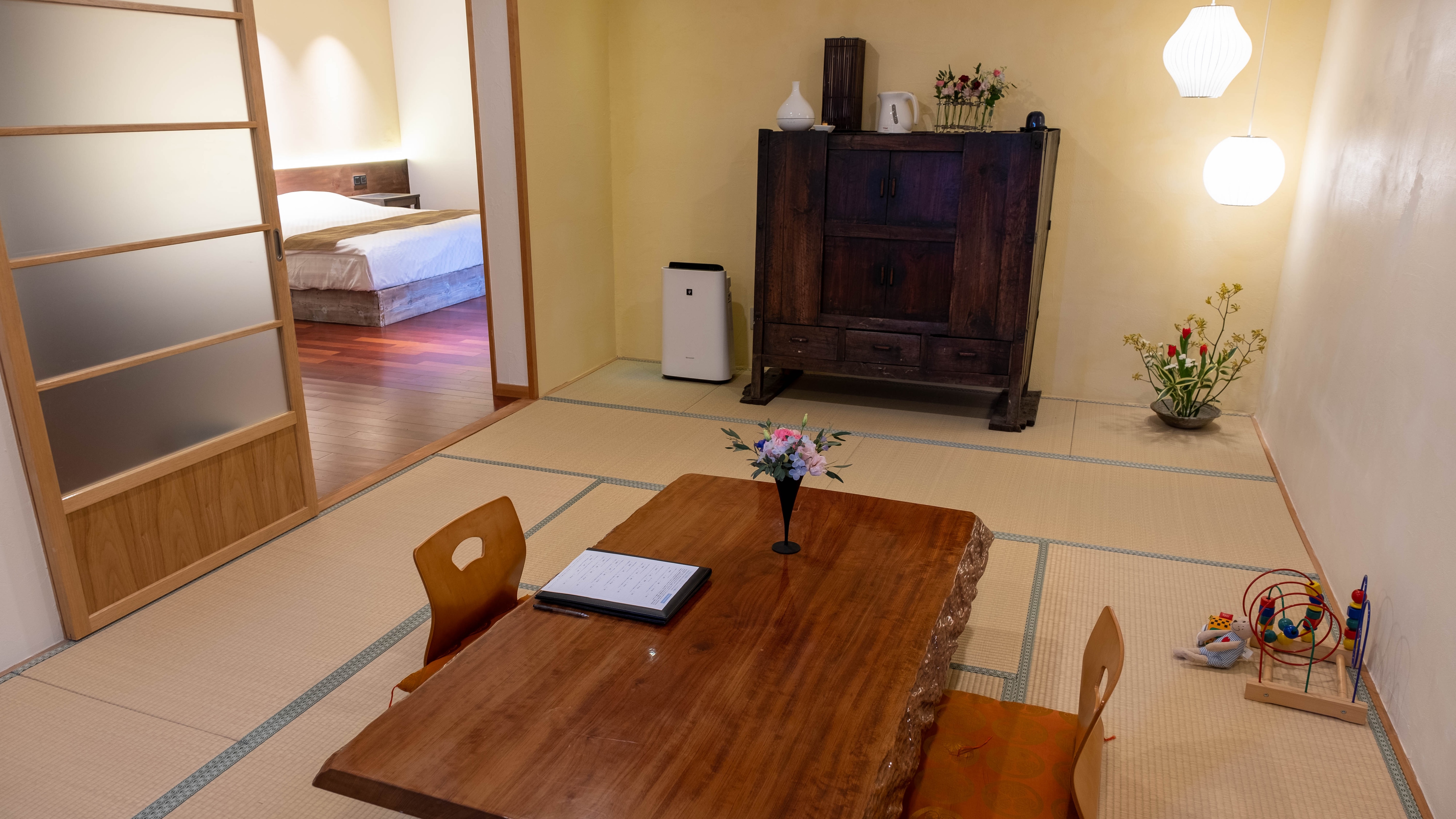 [Modern Japanese-style room] Guest room