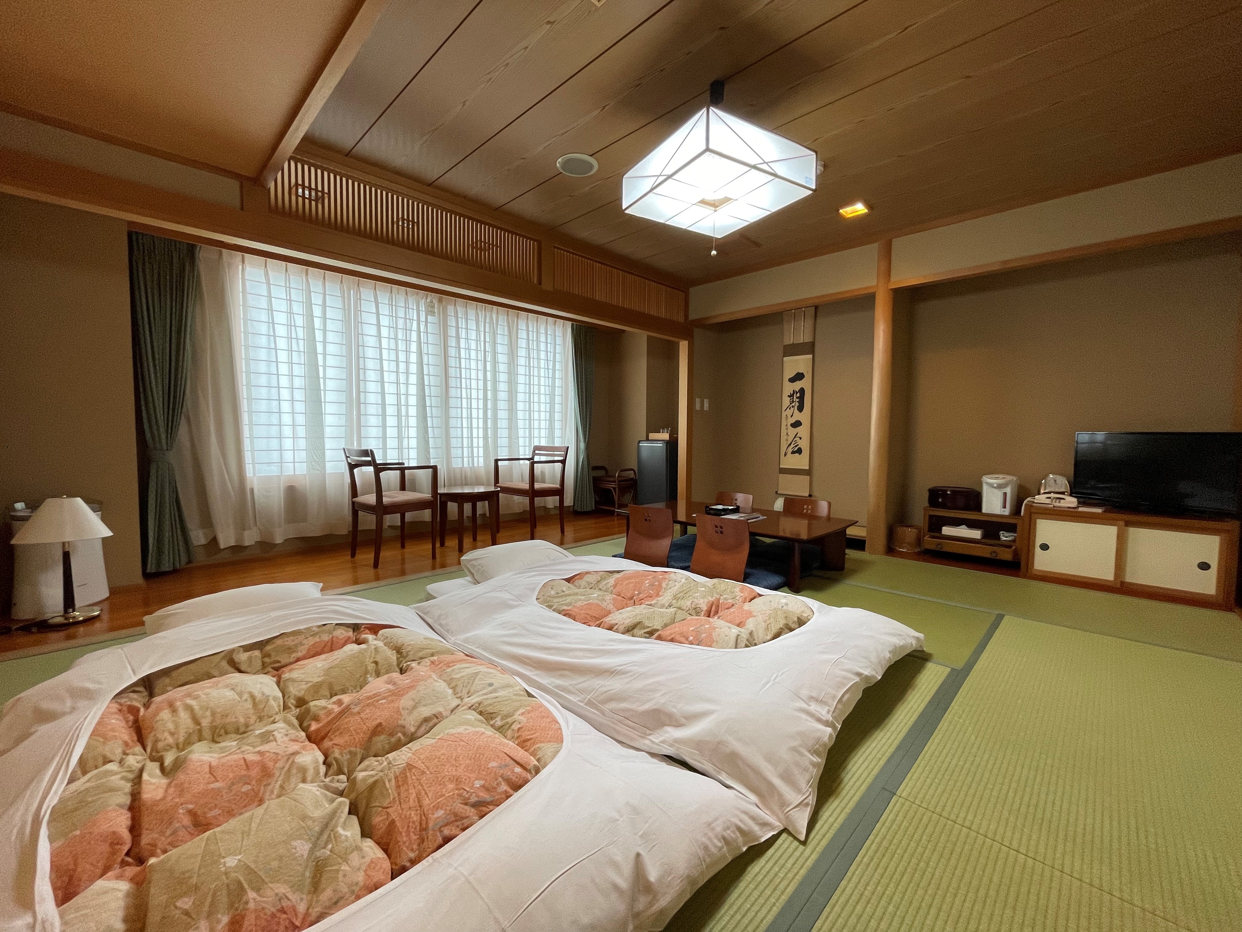 This is a Japanese-style room with only one room in the hotel. It can be used by 1 to 5 people.