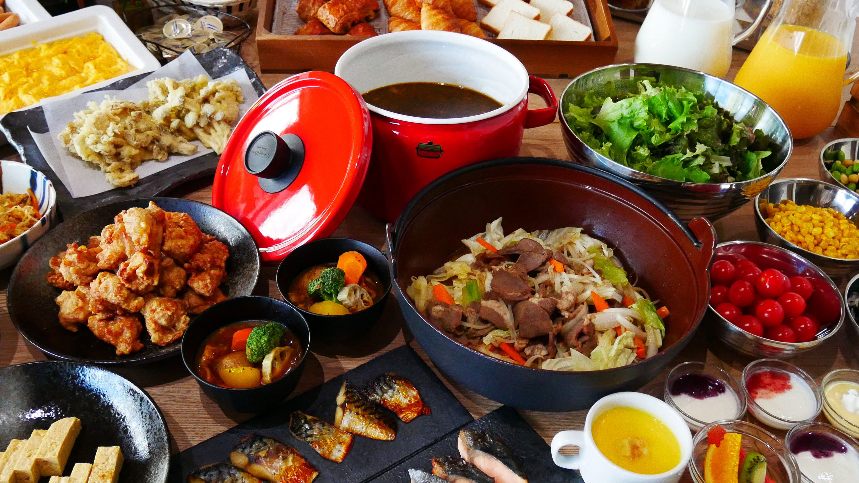 [Breakfast] The breakfast buffet offers a wide variety of dishes, from Japanese to Western cuisine (example)
