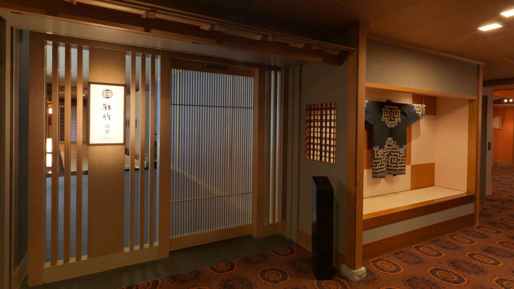 [Annex/MIYABI-] Floor entrance/annex rooms are inside a gate that can be opened and closed with a special key. ※image