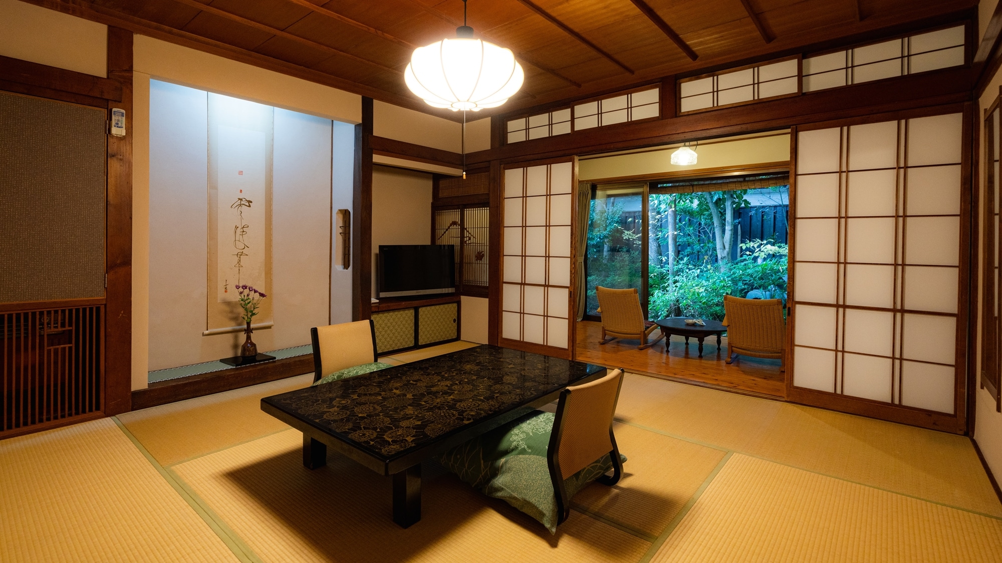 Guest room with open-air bath [Yoimachigusa]