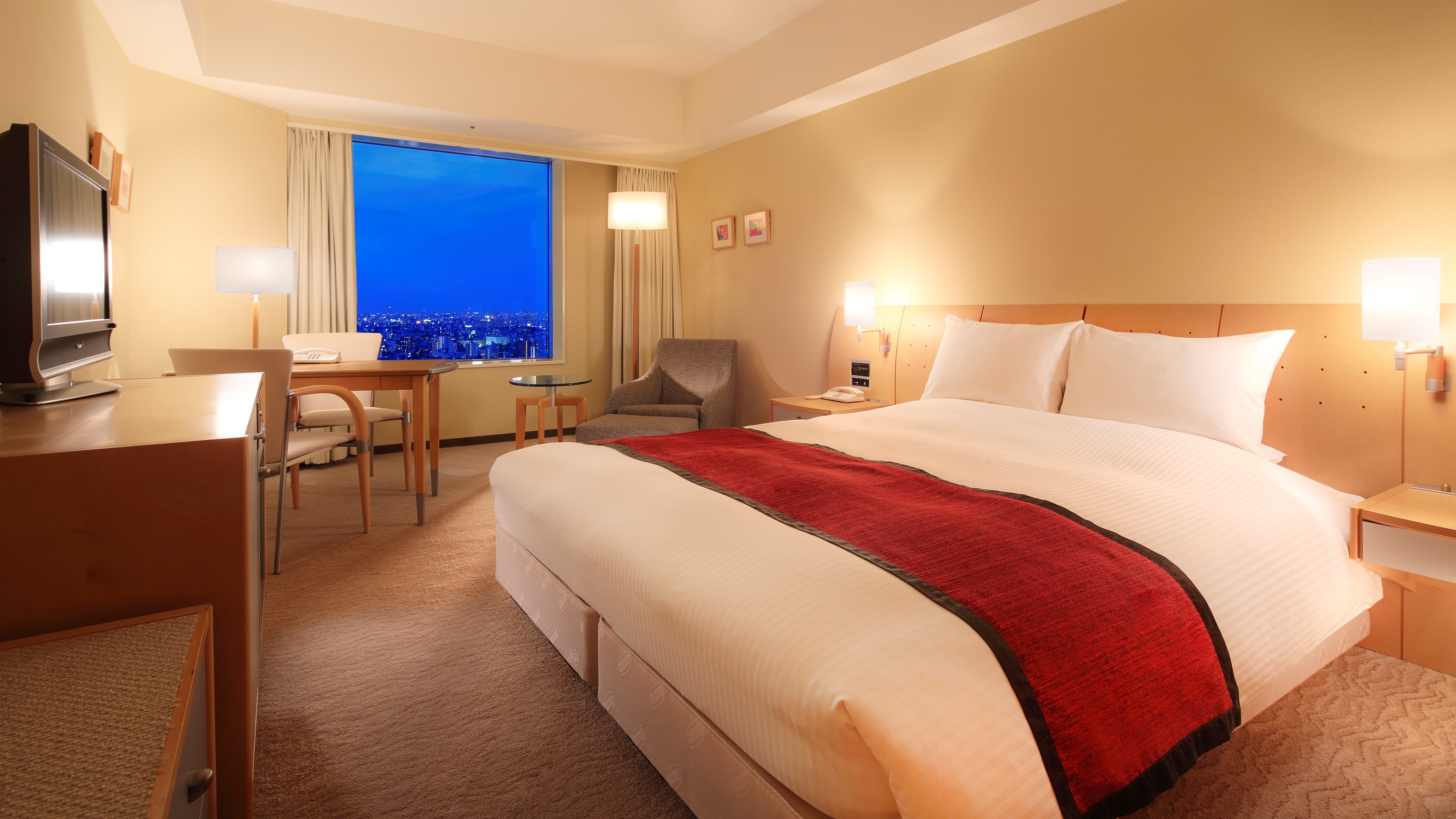 ● Deluxe Double Room (26th to 38th floors)