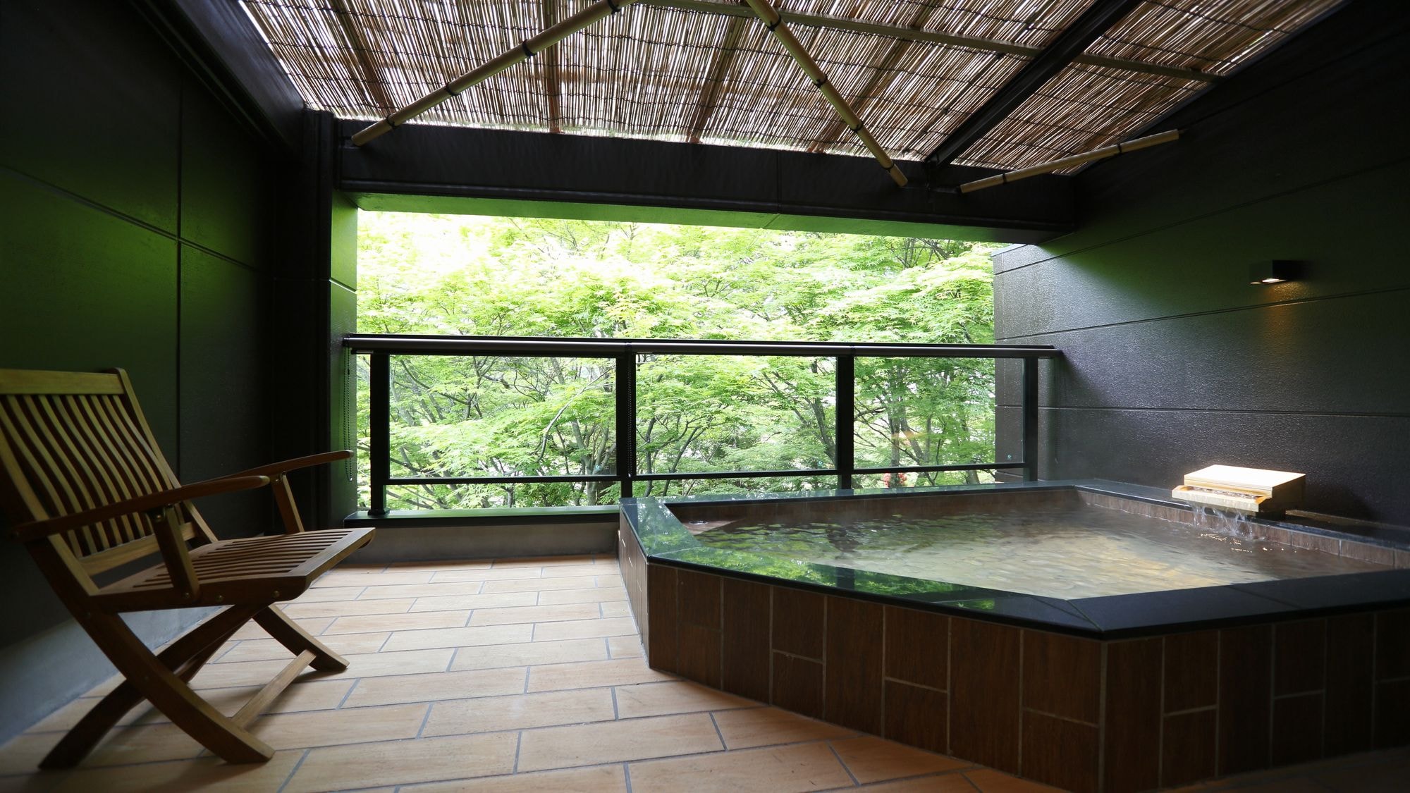 Guest room open-air bath