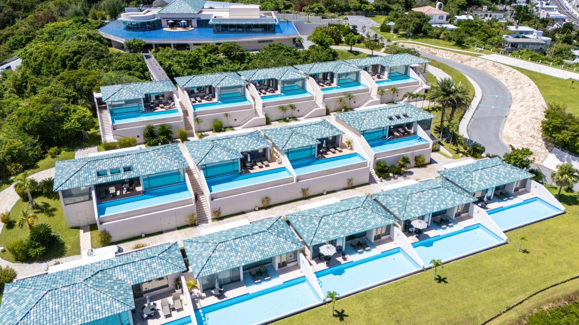 [Interior and exterior] Only 14 suite villas on a 20,000 m2 site