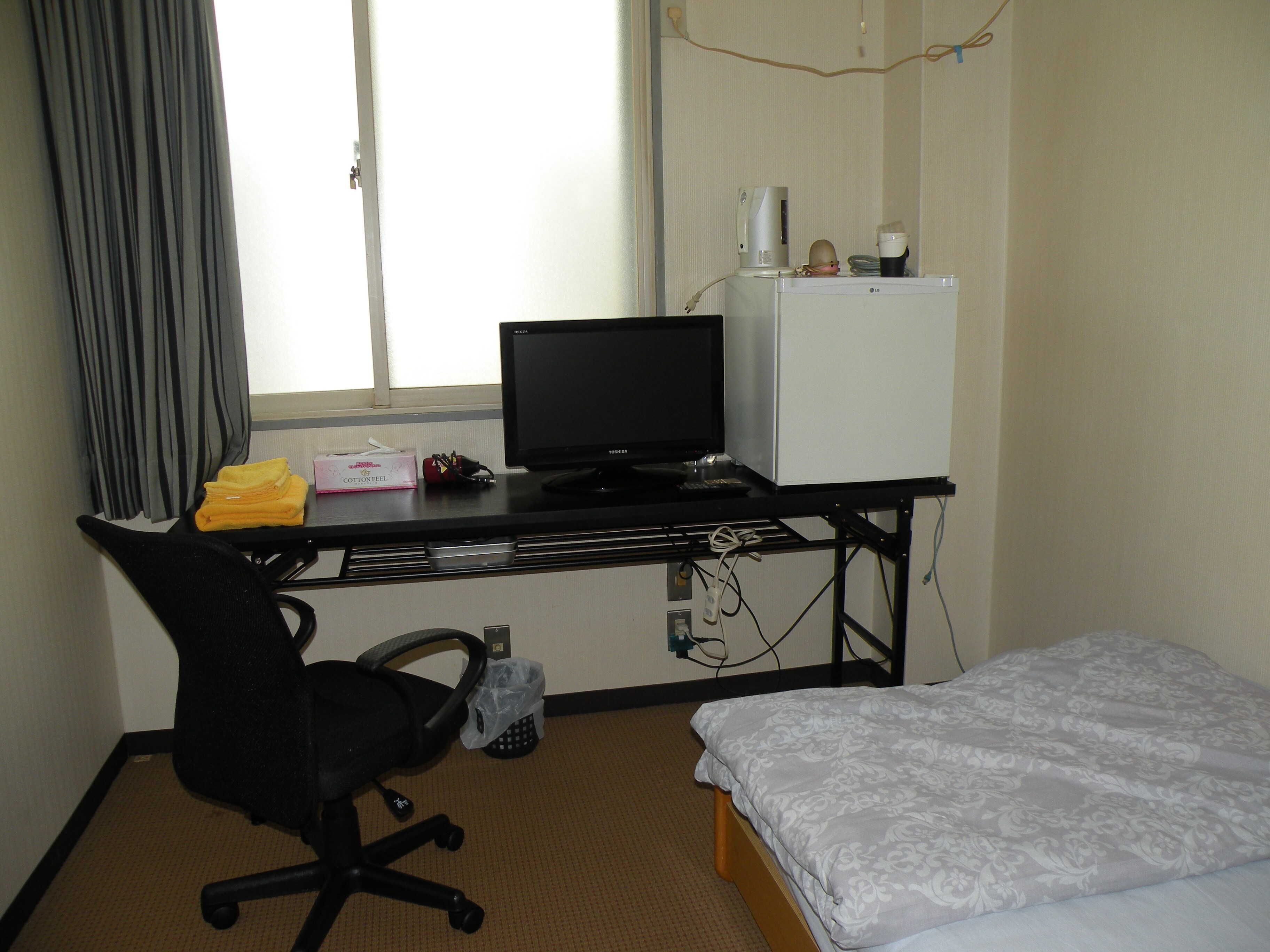 Western-style single room. Equipped with a 46L mini refrigerator.