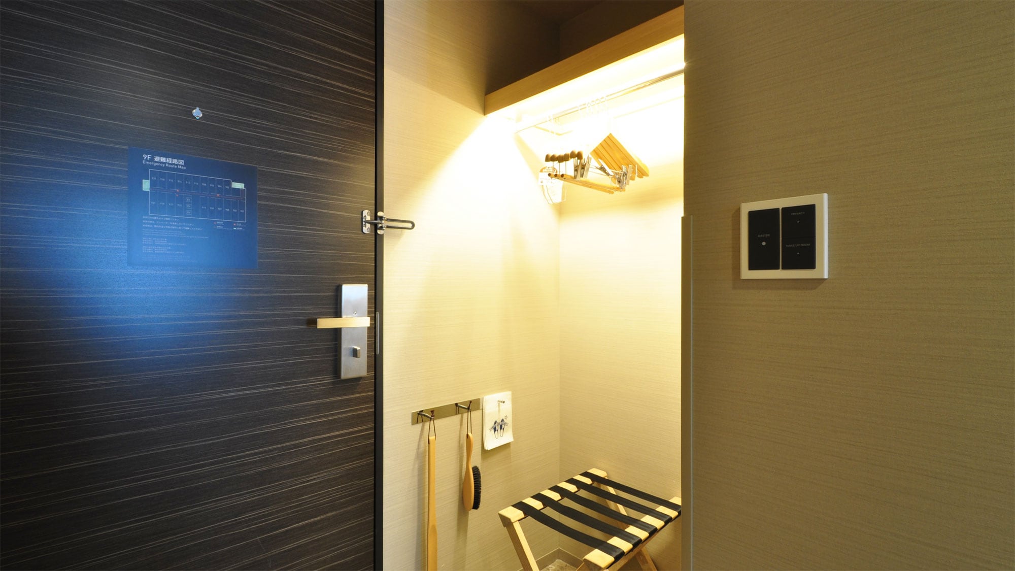 [Superior Twin #] Lemari ini dilengkapi dengan fasilitas penting untuk bisnis.