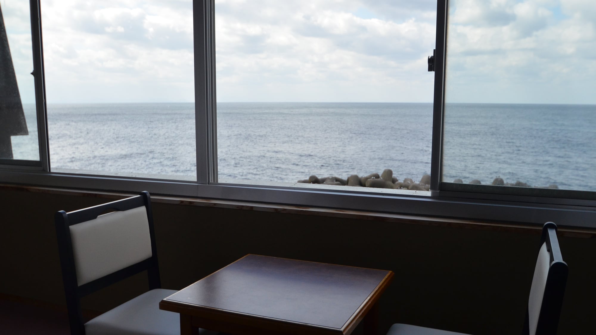 ■ Sea side Japanese-style room, view from the chair table set by the window