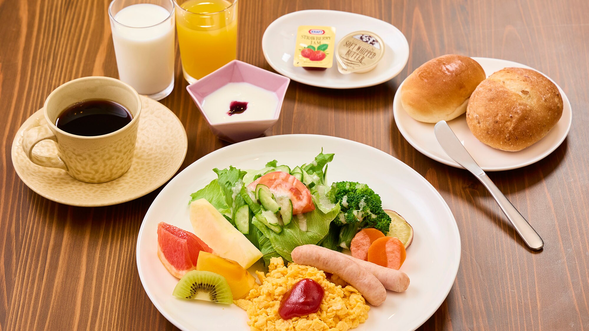 ・[Breakfast example] A Western-style plate perfect for a refreshing morning is available. Start your day feeling refreshed.
