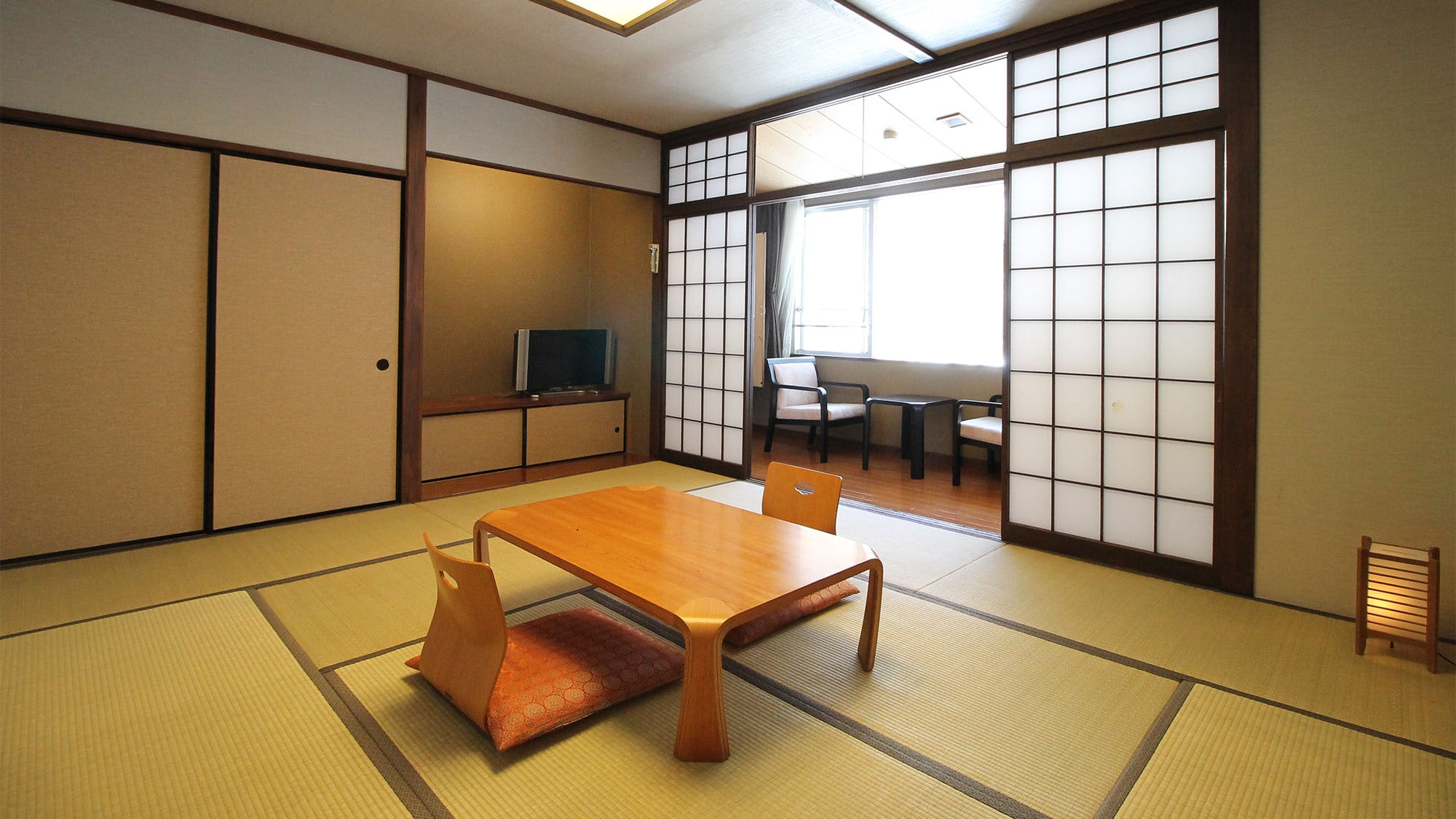 [Kazekidachi no Kawabe Shimeikan] ■Japanese-style room with 10 tatami mats and a wide veranda
