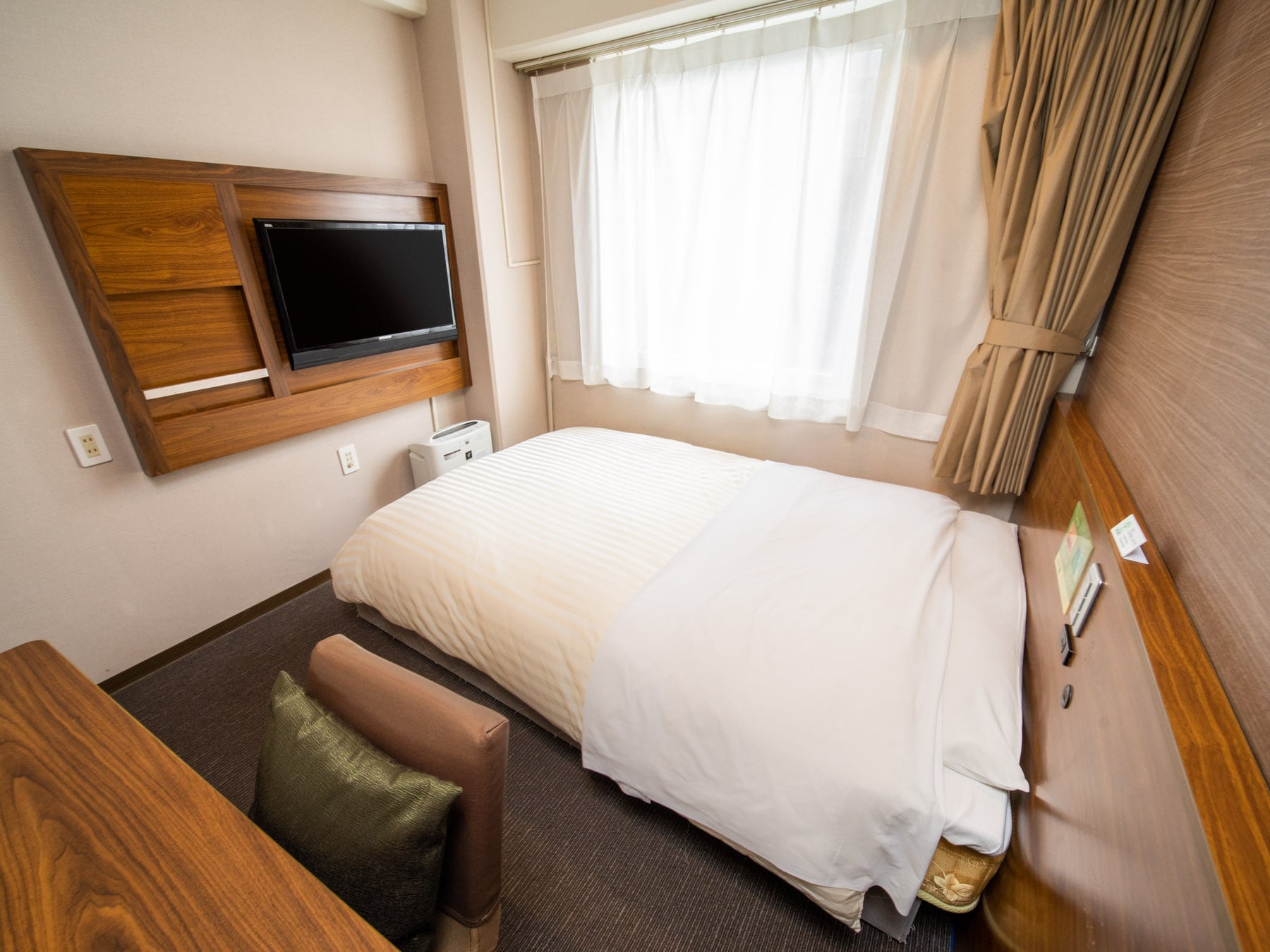 All rooms have semi-double beds.