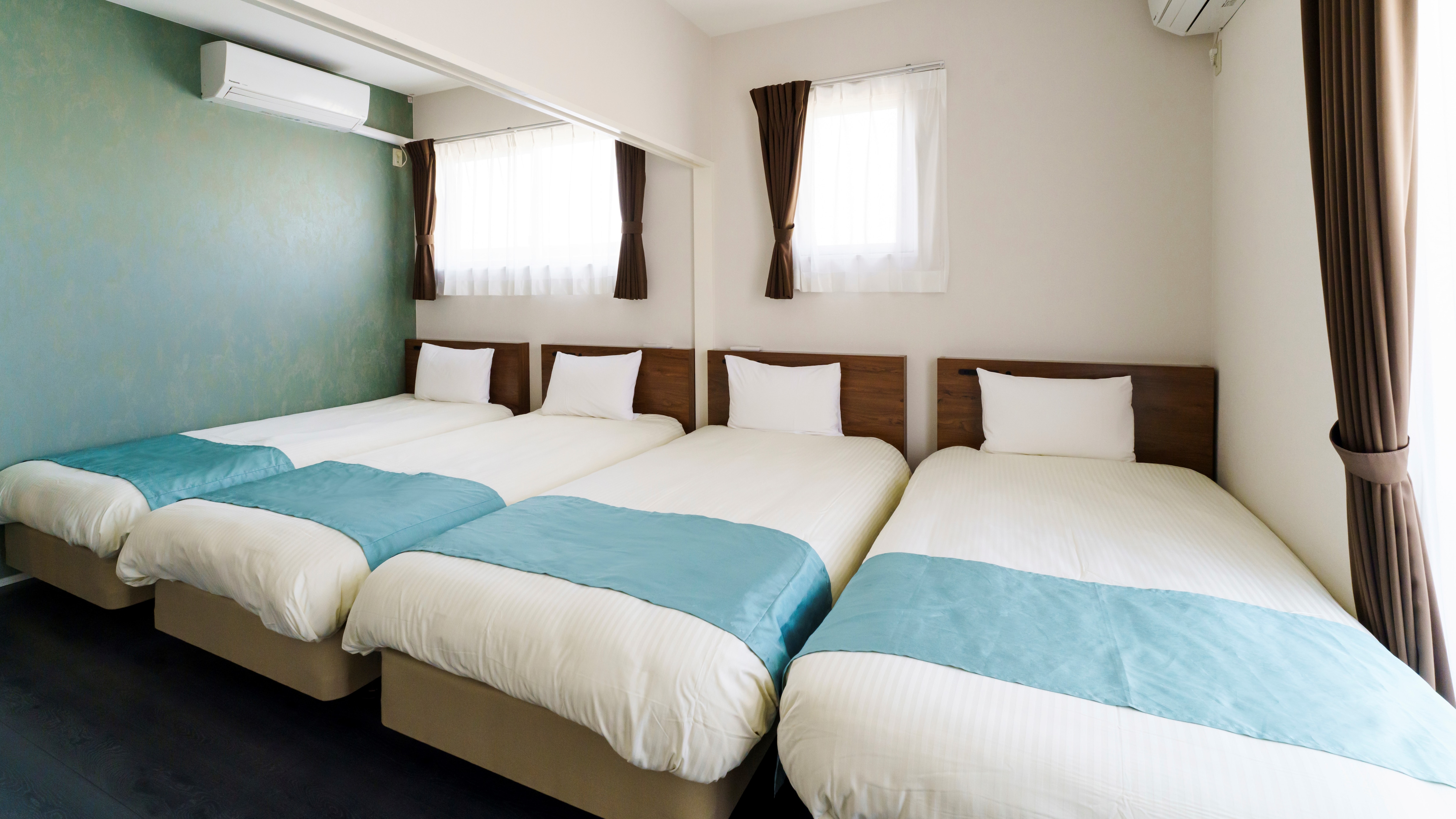 [Deluxe Family Twin] With 4 single beds and 1 double bed, it can accommodate large groups.